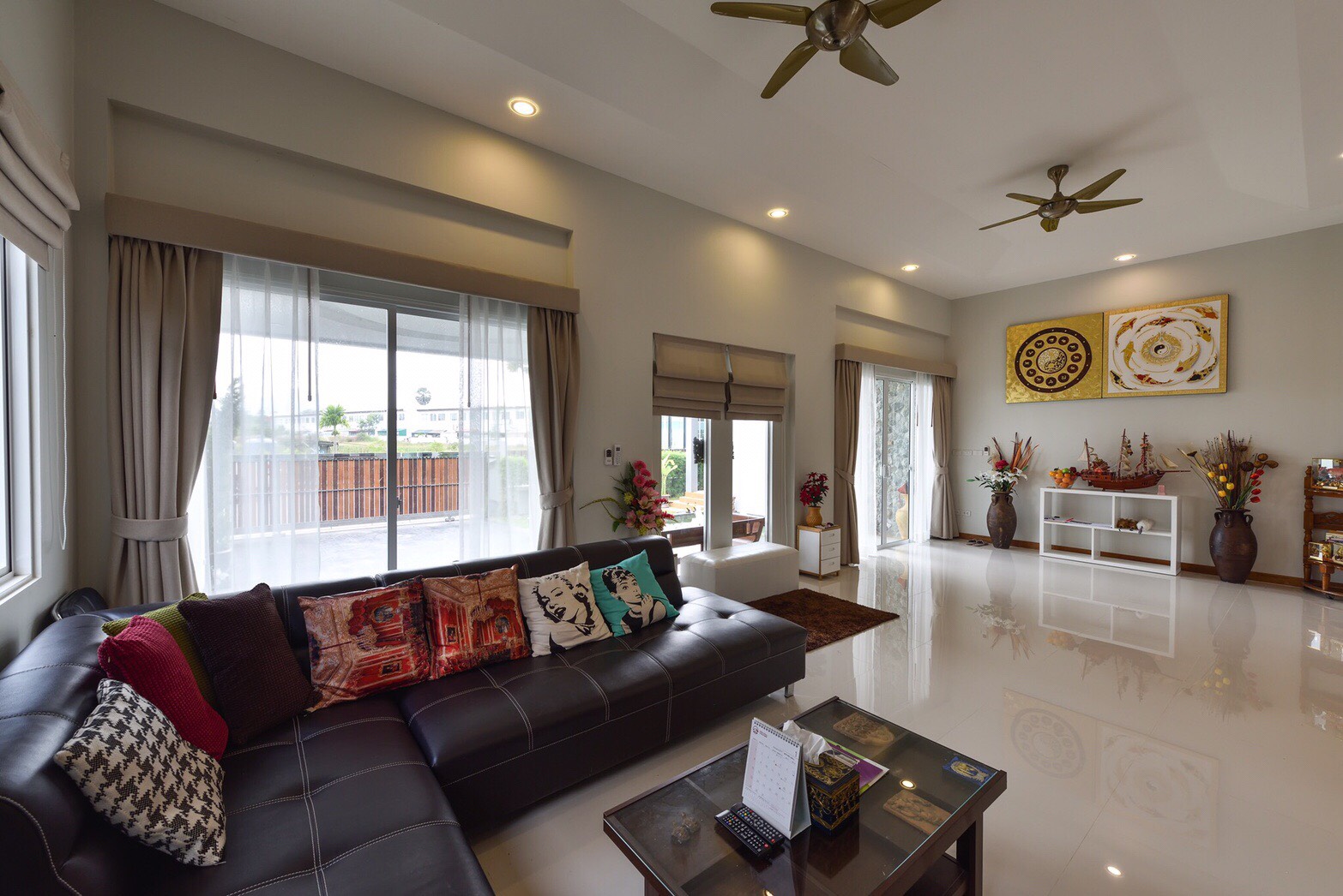 For Sales/Rent : 4 bed room private poool villa tropical modern style locate in Bandon-Cherntalay road.