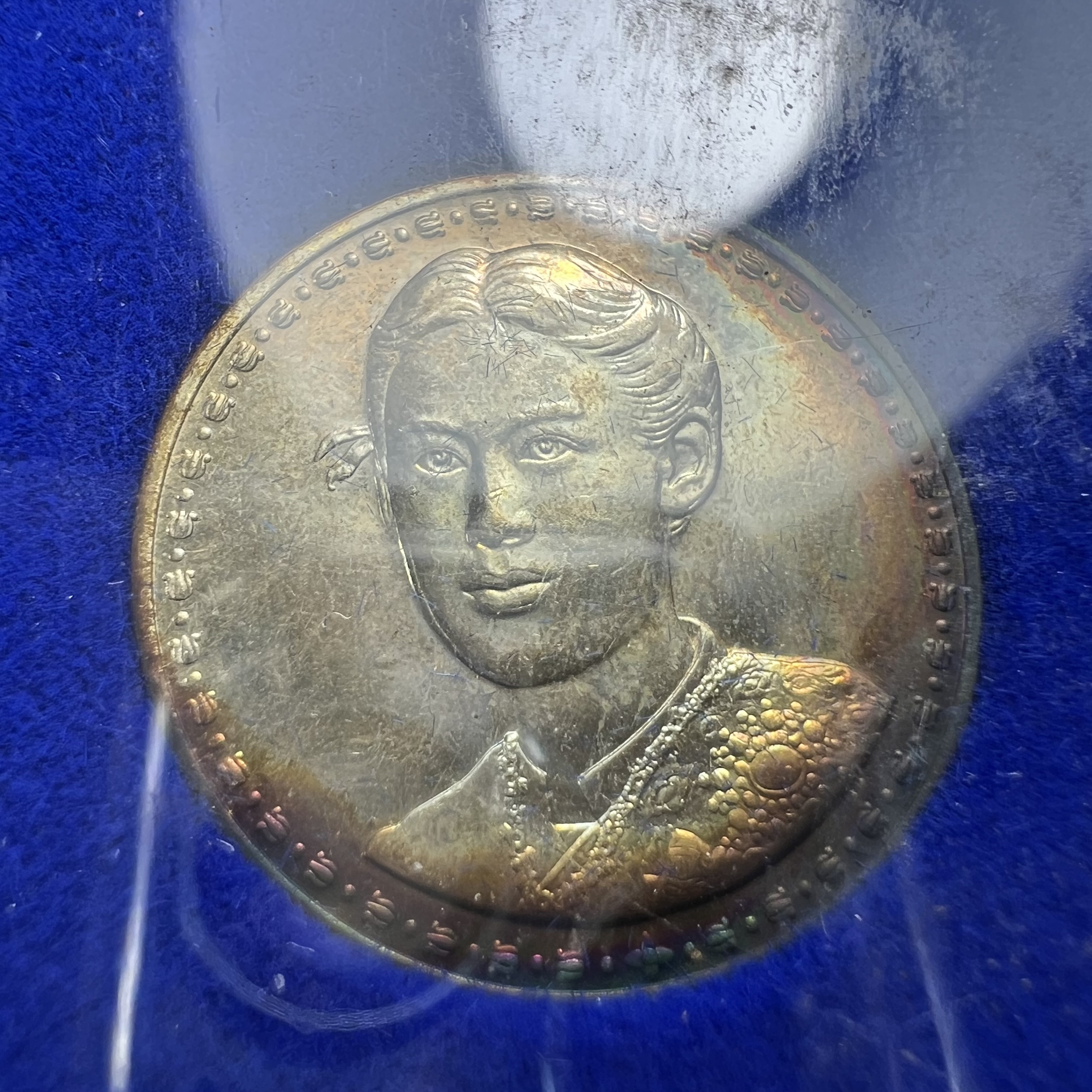 ชุดที่ระลึกครบ 84 ปี โรงพยาบาลจุฬาลงกรณ์ สภากาชาดไทย 30 พฤษภาคม พ.ศ.2541(ในหลวงรัชกาลที่9เสด็จในพิธี)พระดี พิธีใหญ่ มวลสารเส้นเกศาในหลวงรัชกาลที่ 9 ประกอบพิธีพุทธาภิเษกพร้อมกับพิธีพระกริ่งปวเรศ ปี2530 วัดบวรนิเวศและวัดพระแก้ว(แพ็คเดิมไม่เคยแกะเปิด)