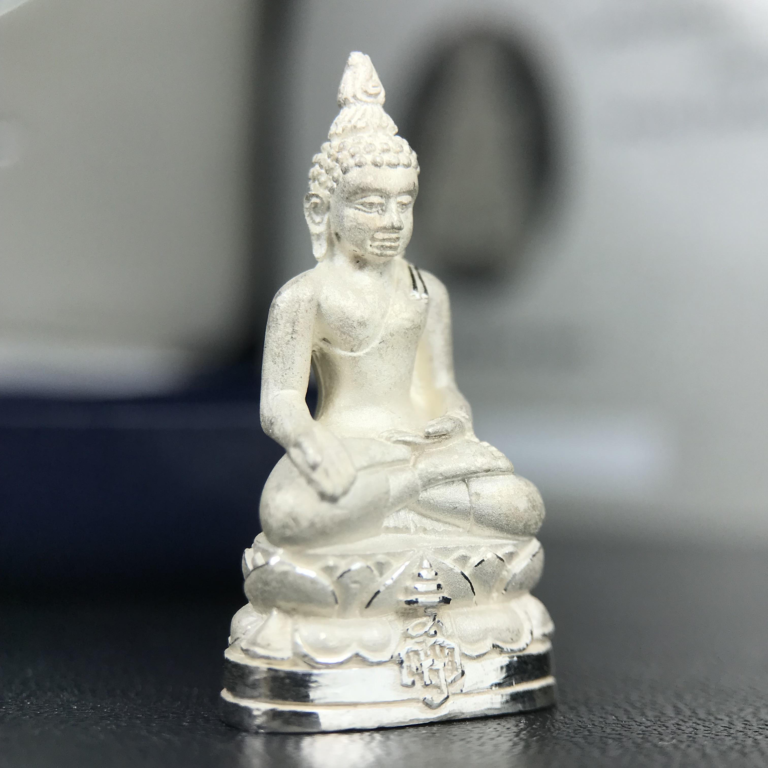 พระกริ่งไพรีพินาศ ญสส.มูลนิธิพิทักษ์ดวงตาประชาชน ฉลองศิริราชสมบัติครองราชย์ 50 ปี รัชกาลที่ 9 เนื้อเงินบริสุทธิ์ 99.9% ขนาดสูง 2.8 ซม. พร้อมกล่องบรรจุเดิมและการ์ดใบรับรองเดิมครบสมบูรณ์(องค์หมายเลข ๖๖๘๐)