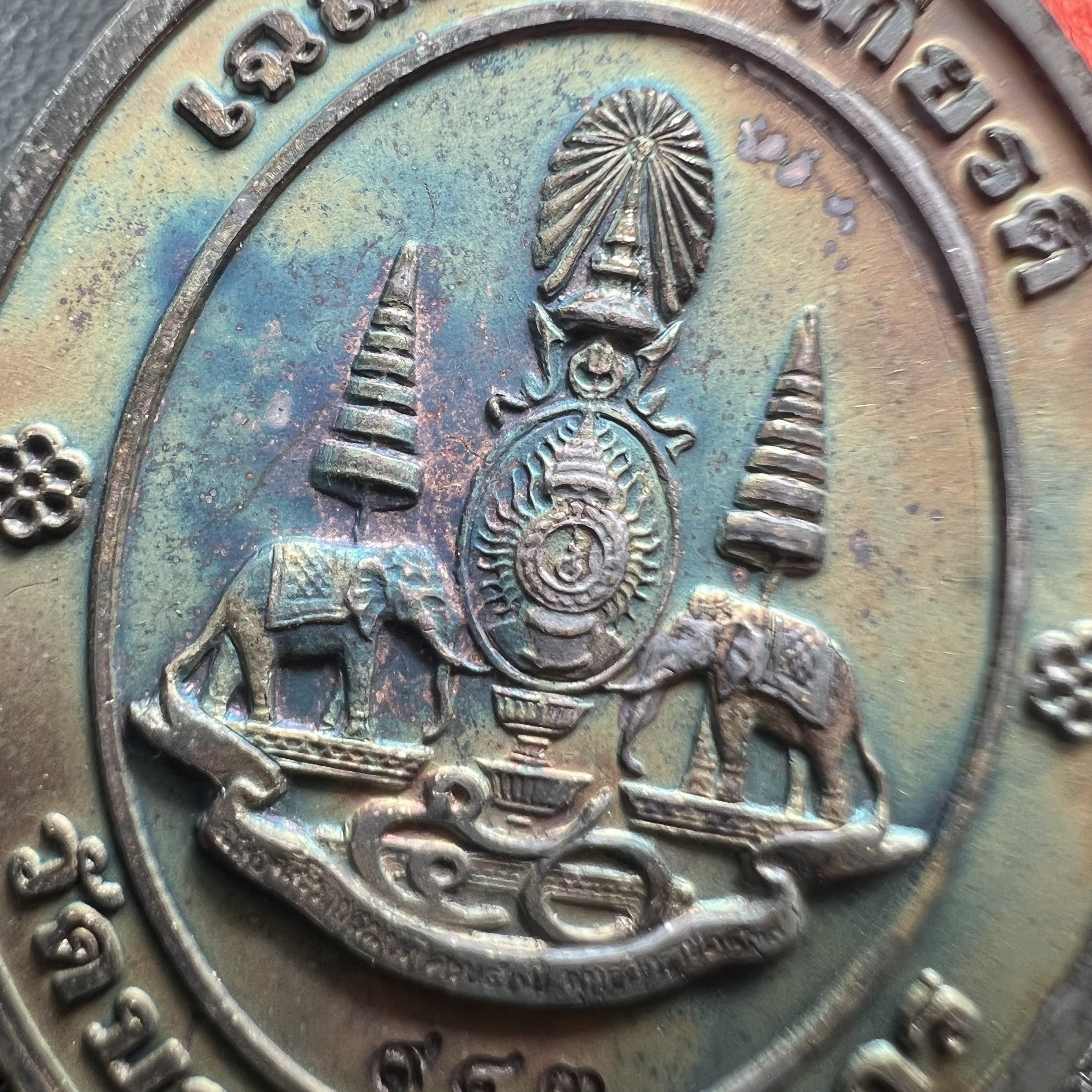 เหรียญสมเด็จพระญาณสังวร สมเด็จพระสังฆราช วัดบวรนิเวศวิหาร รุ่นเฉลิมพระเกียรติ ปี2539 เนื้อเงินลงยา(ผิวเดิมรุ้งๆสภาพสวยสมบูรณ์ กล่องบรรจุเดิมครบ)หมายเลข 943