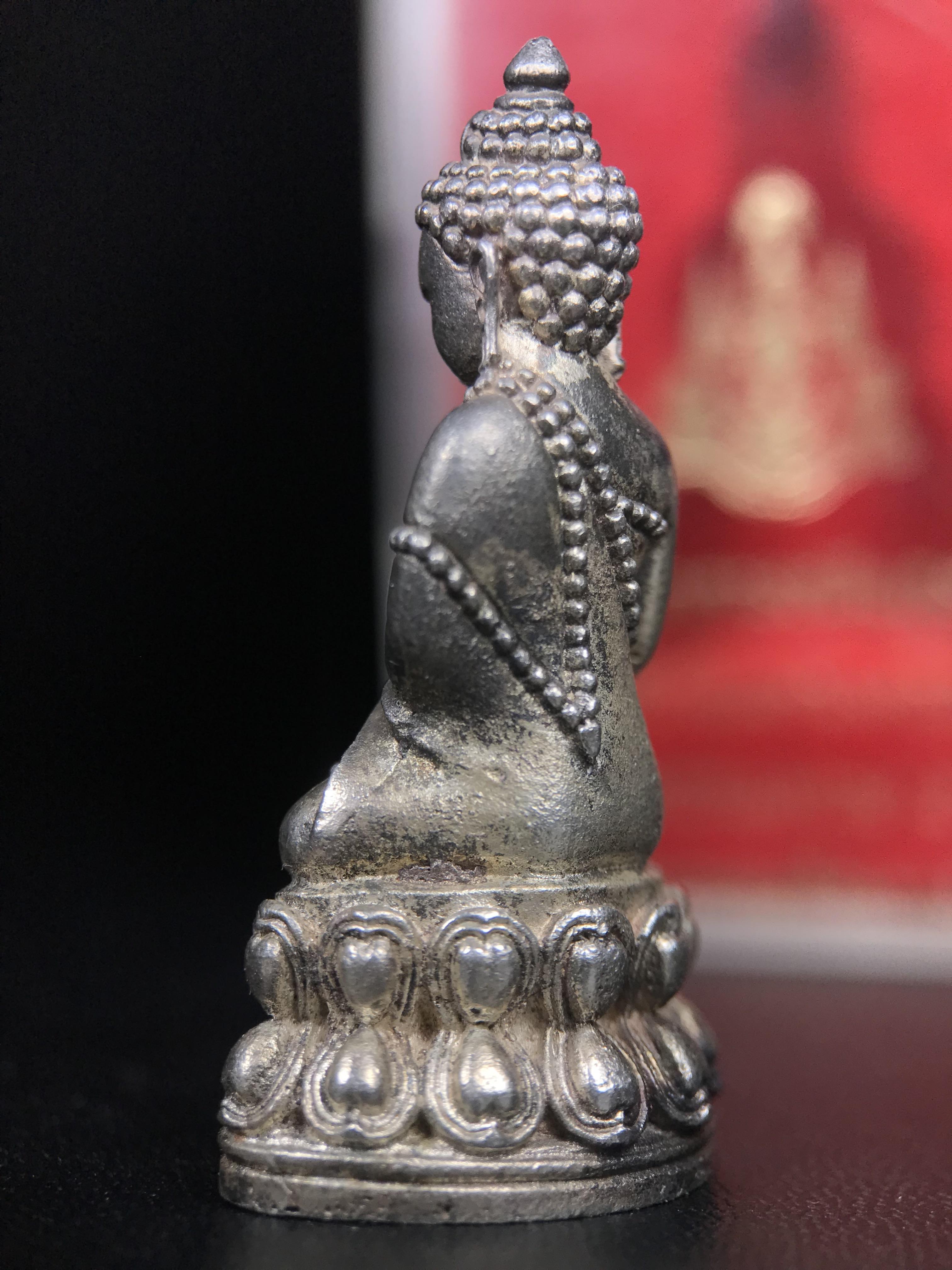 พระกริ่งปรมาภรณ์พุทธปัญญา(พระกริ่งศรีนคร 2) จัดสร้างเนื่องในมหามงคลสมัยเฉลิมพระชมน์พรรษา 5 รอบ องค์พระบาทสมเด็จพระเจ้าอยู่หัวรัชกาลที่9 ปี 2530 เนื้อเงิน (ออกแบบโดยนายช่างเกษม มงคลเจริญ มีพระอาจารย์ไสว วัดราชนัดดา กรุงเทพ เป็นเจ้าพิธีครั้งสุดท้าย)