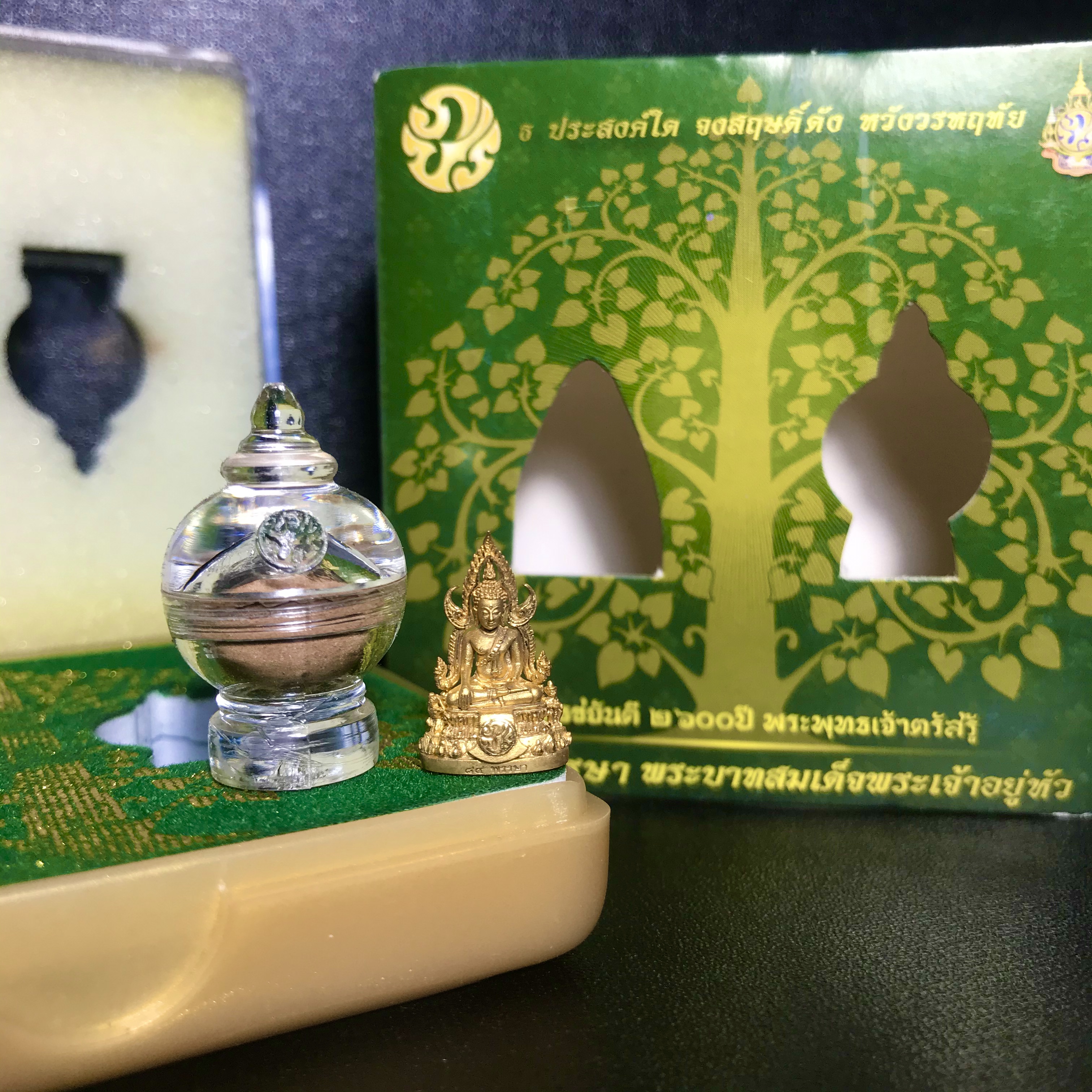 พระพุทธชินราช(จำลอง) ภปร. 84 พรรษา เนื้อทองคำ พิมพ์เล็กขนาดหน้าตัก 1/4 นิ้ว(พระราชทานมวลสาร จิตรลดาและเส้นพระเจ้า(เส้นผม)รัชกาลที่9)