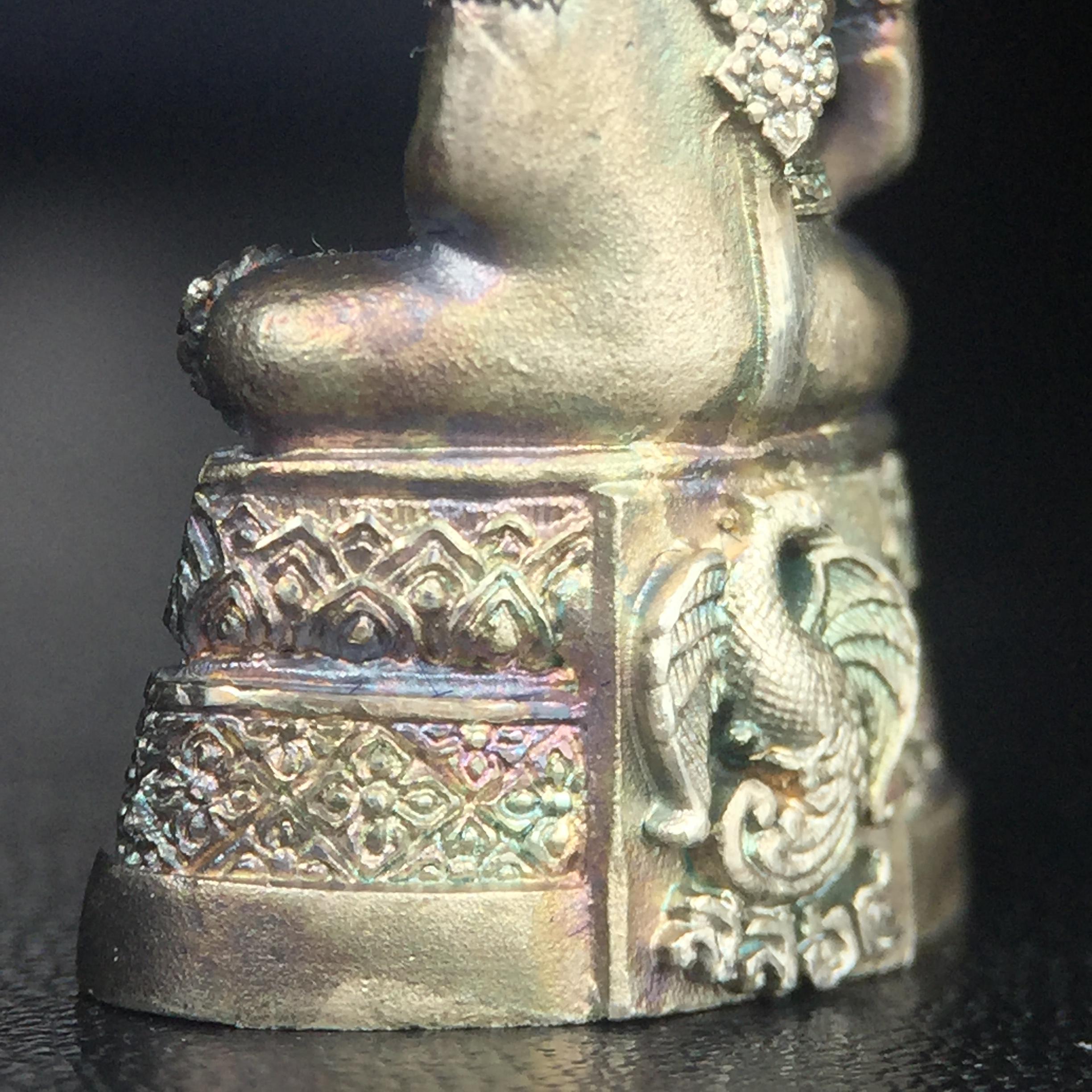 พระแก้วมรกต กรมสรรพสามิตจัดสร้างขึ้นเนื่องในโอกาสครบรอบ 64 ปีของกรมสรรพสามิต และเนื่องในวโรกาสที่พระบาทสมเด็จพระเจ้าอยู่หัวทรงครองราชย์ครบ50ปีเมื่อ พ.ศ.2539 เนื้อเงินทรายนวลขัดเงา(ผิวเดิมๆขึ้นสีรุ้งธรรมชาติสวย(สเน่ห์พระเนื้อเงินสีสันที่ธรรมชาติสรรค์สร้าง)