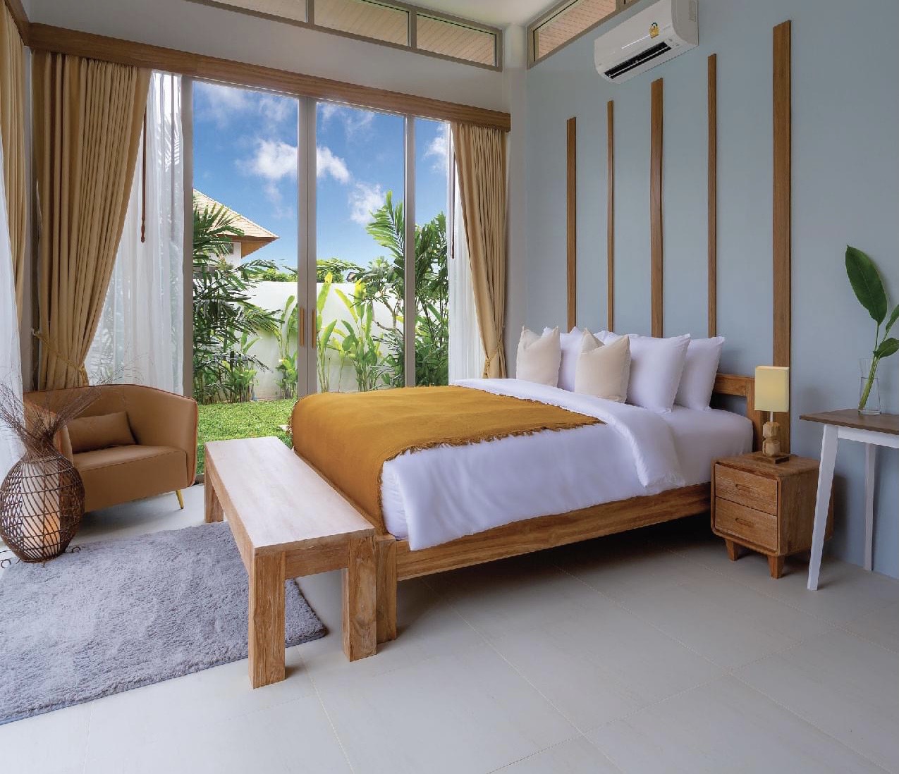 For Rent : Rawai, Luxury Private Pool Villa, 2 bedrooms 2 Bathrooms, Pool view.