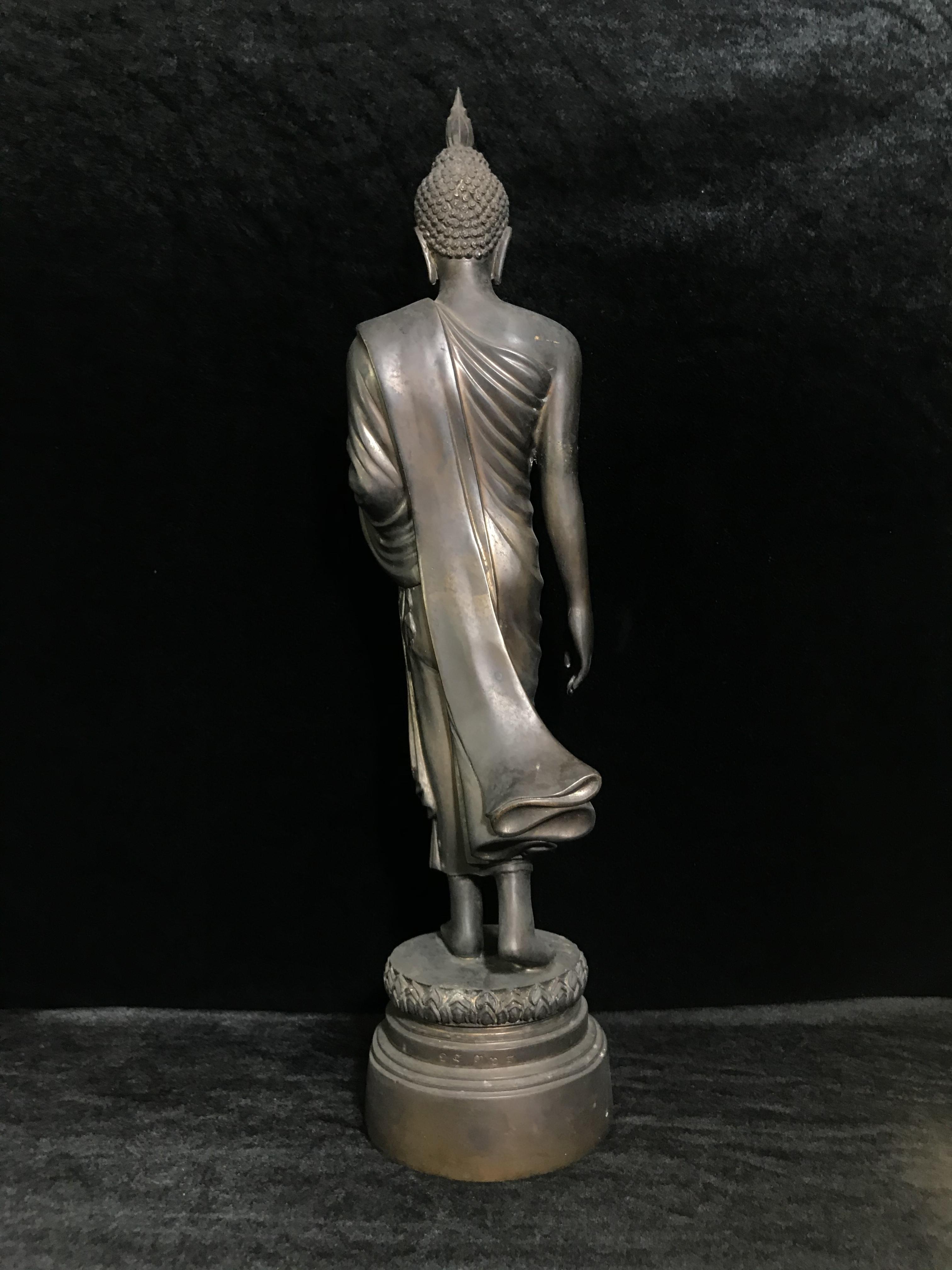 พระบูชา 25พุทธศตวรรษ พระศรีศากยะทศพลญาณ ประธานพุทธมณฑลสุทรรศน์ ปี 2530 ตราสัญลักษณ์ ในมหาวาระพระชนมพรรษา ครบ 5 รอบ 60 พรรษา เมื่อ 5 ธันวาคม พ.ศ. 2530 หมายเลข (๑๕)๓๖๕ ขนาดความสูง 15 นิ้ว รวมฐานสูง 18 นิ้ว(นิยมหายาก)