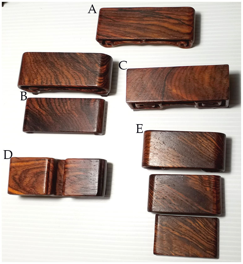 กี๋หรือฐานไม้ ขนาดเล็กๆ อันละ