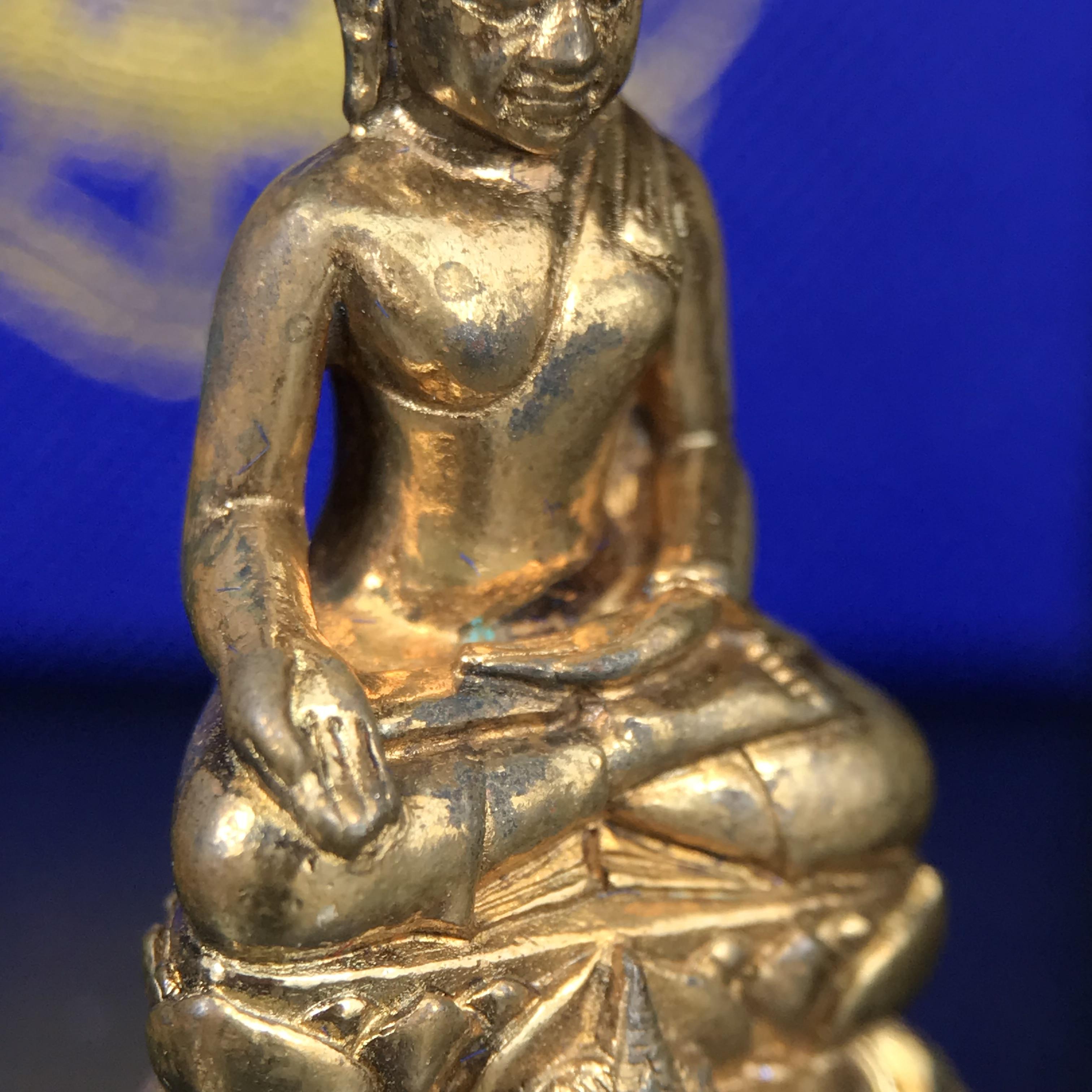 พระกริ่งไพรีพินาศ บรรจุเหล็กไหล ครั้งแรกและครั้งเดียวในประวัติศาสตร์ เฉลิมพระเกียรติ พระบาทสมเด็จพระเจ้าอยู่หัวรัชกาลที่9 พระชนมพรรษา 6 รอบ ปี2542 เนื้อสัมฤทธิ์(บรรจุเหล็กไหล)ดีนอก-ดีใน พิธีใหญ่ มวลสารเด่น (หายาก)