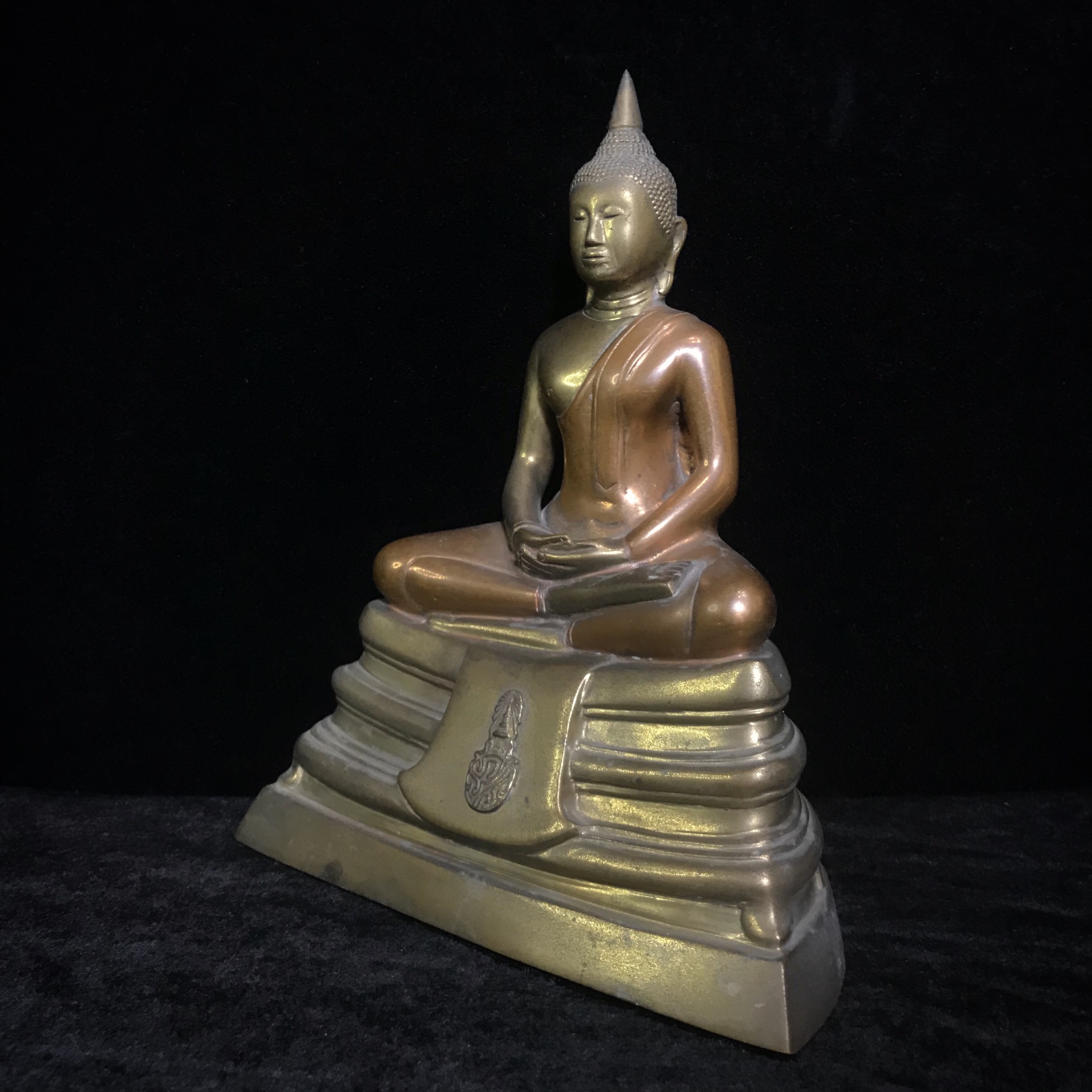 พระบูชาพระพุทธโสธร ภปร. รุ่นย้อนยุค ปี2539 กาญจนาภิเษกครองราชสมบัติครบ 50ปี หน้าตัก5นิ้ว เนื้อสามกษัตริย์ หมายเลข00732