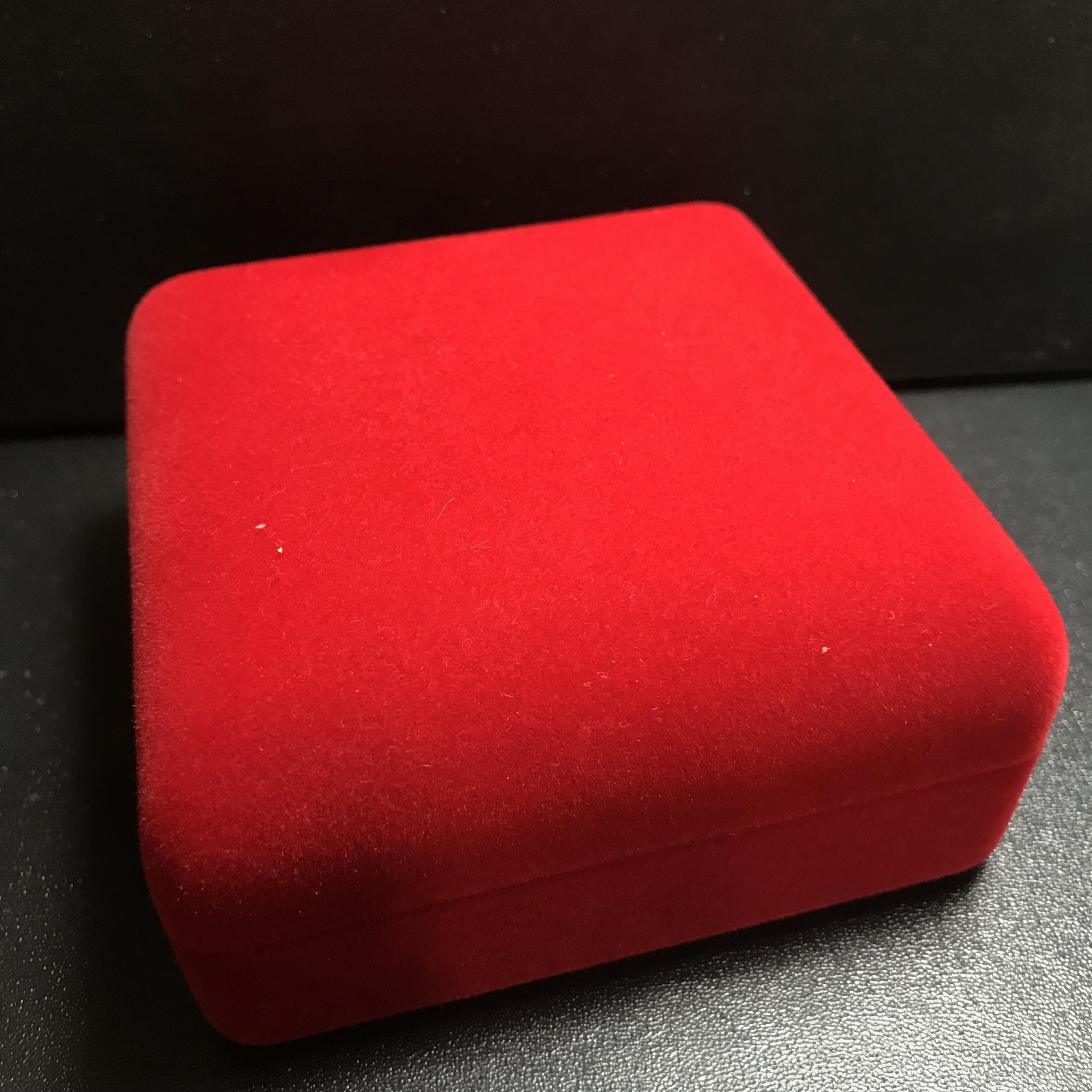 พระหลวงปู่ทวด ภปร. ปี 2547 พิมพ์สี่เหลี่ยมใหญ่-เล็ก(2องค์)เนื้อว่านดำหลัง ภปร. ทองคำ(หายาก1ใน999ชุด)