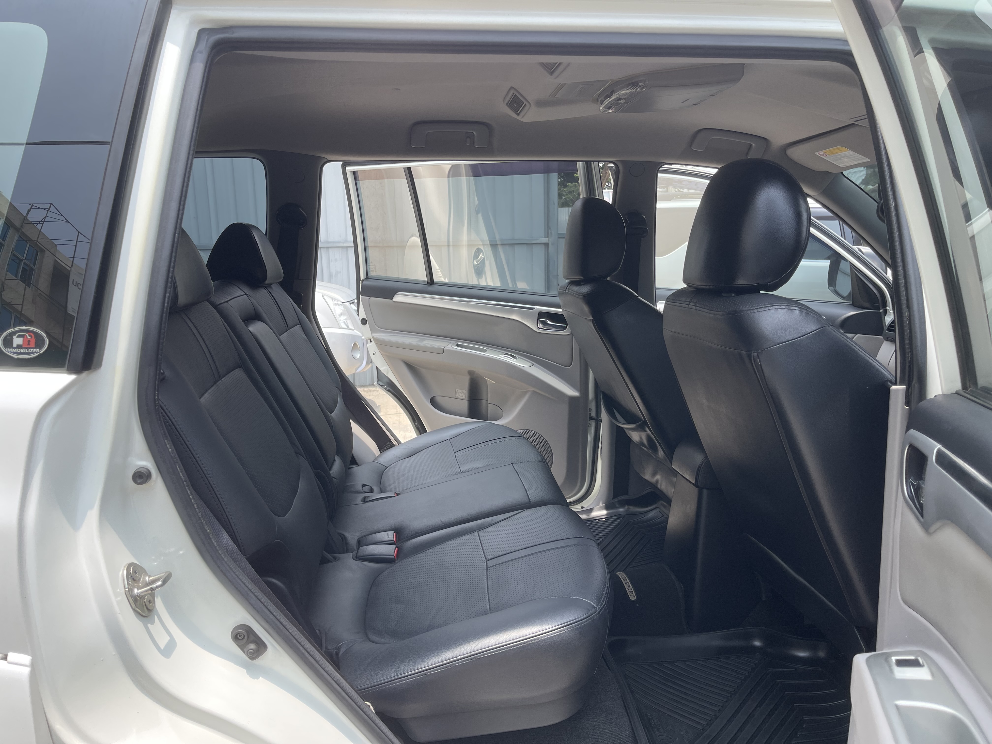 Mitsubishi Pajero Sport 2.5 GT 2WD At 2013 ขาวมุก