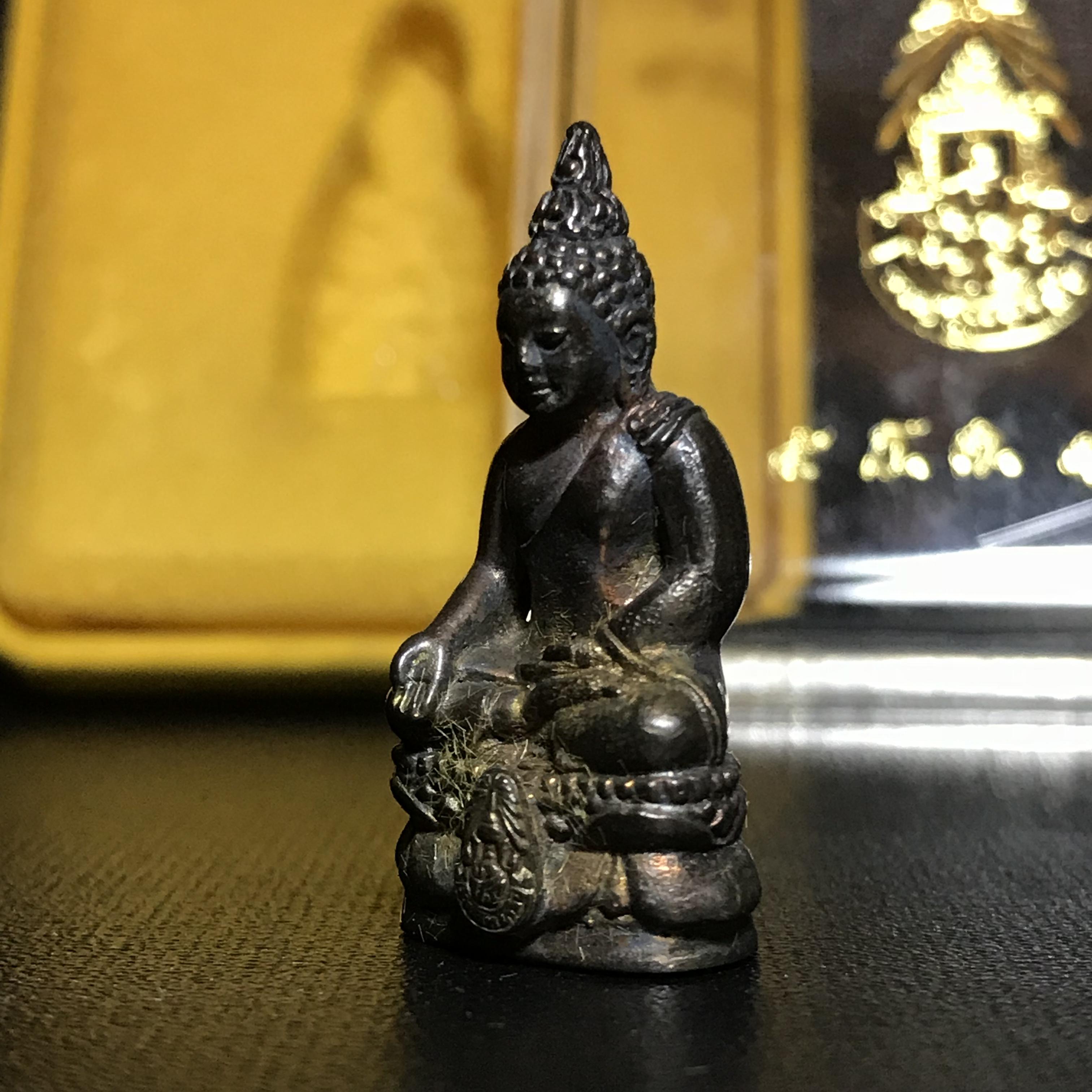 พระกริ่งไพรีพินาศ รุ่น ภปร. ราชวิทยาลัย ปี2535 เนื้อนวโลหะ(1ใน2535องค์)