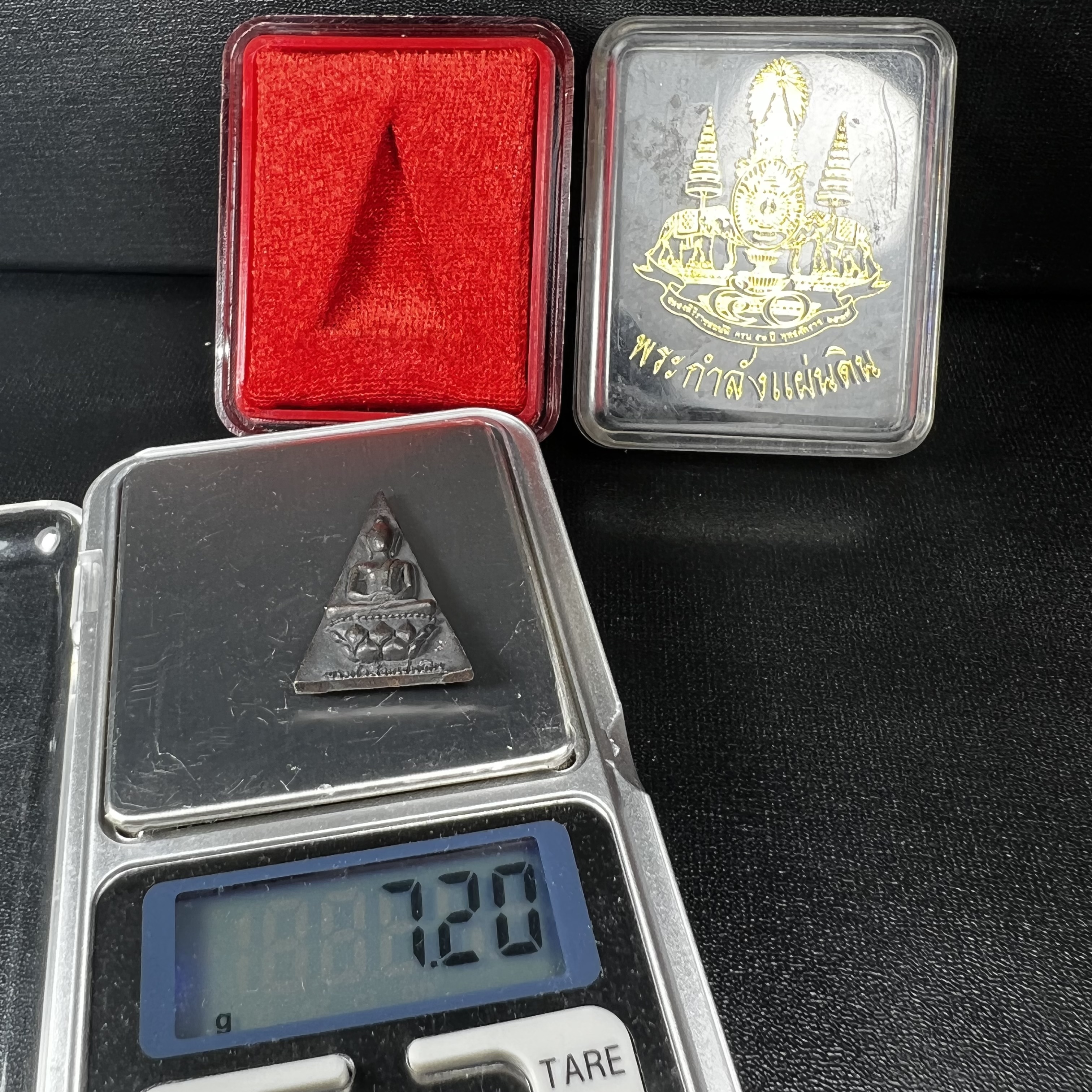 พระกำลังแผ่นดิน (สมเด็จจิตรลดา2) จัดสร้างเฉลิมพระเกียรติ ร.9 ครองราชย์ 50 ปี 2539 เนื้อเงิน+เนื้อนวโลหะ(สร้างน้อยหายาก)พร้อมกล่องบรรจุเดิม(1ใน2539องค์)