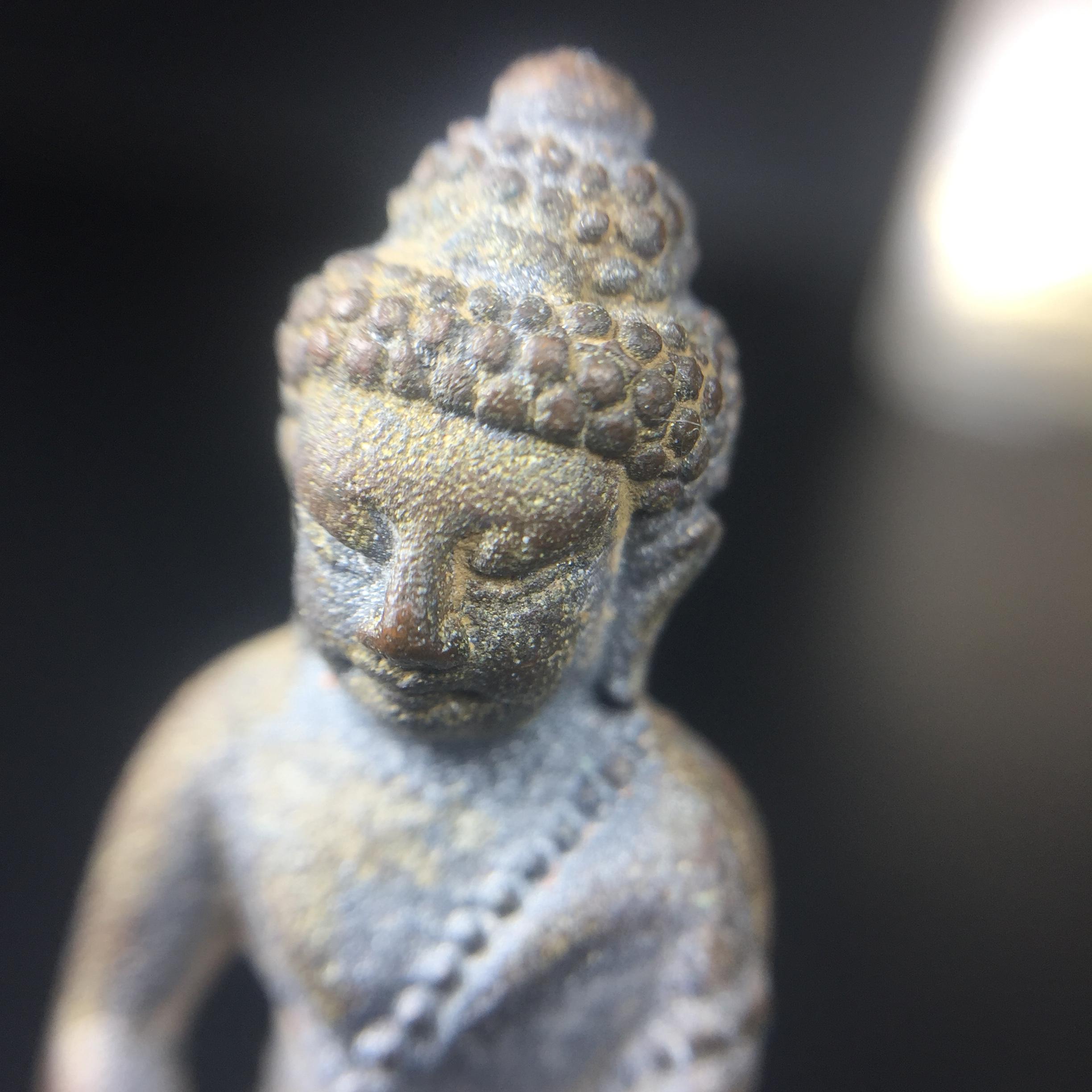 พระกริ่งชินบัญชรฉลองพระชันษา 100 ปี สมเด็จพระญาณสังวร วัดบวรนิเวศวิหาร ปี 2556 เนื้อนวโลหะผสมทองคำก้นทองแดง พิธีใหญ่ มวลสารเด่น นิยม(1 ใน 2556 องค์)