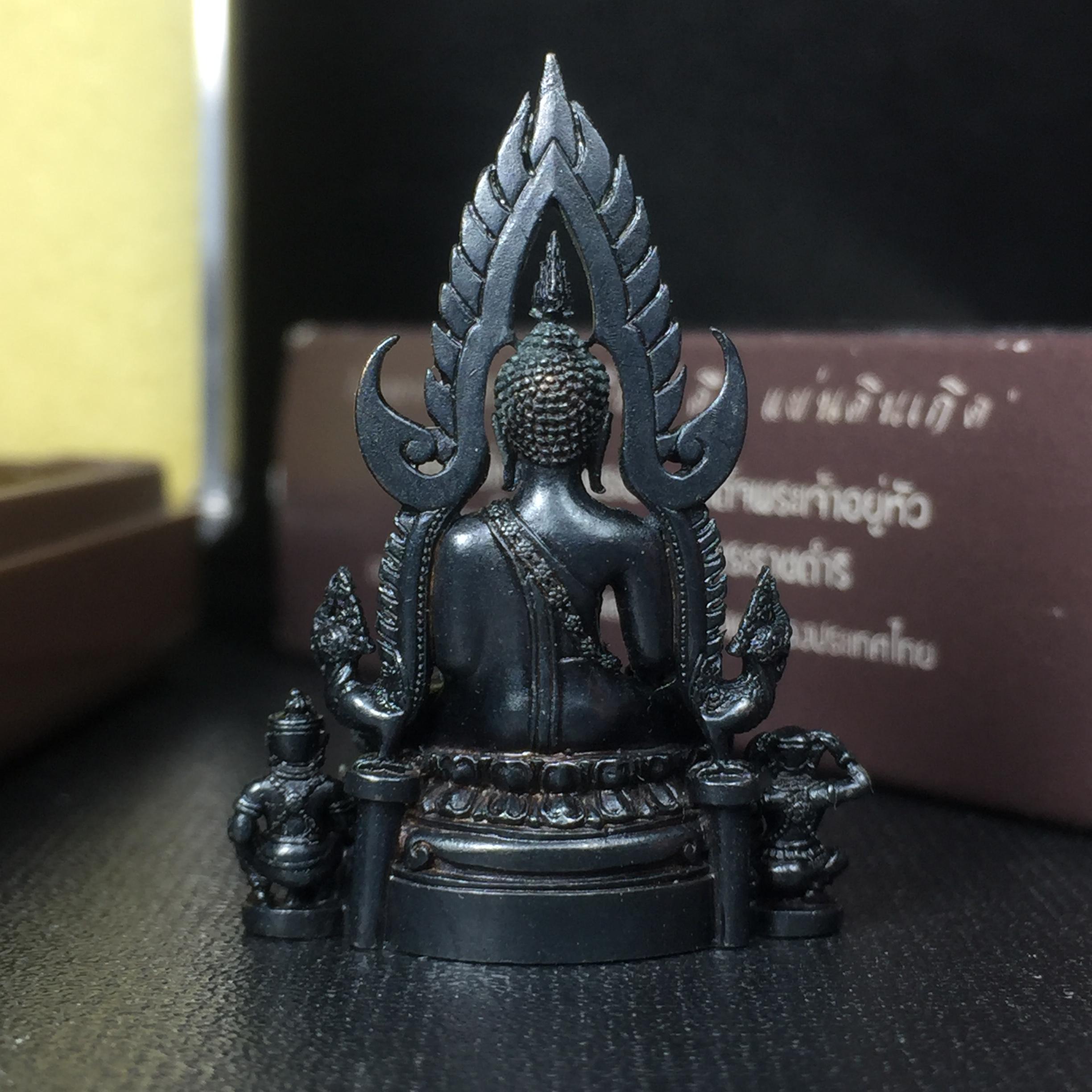 พระพุทธชินราช ภปร. โครงการ "เพราะแผ่นดินนี้ คือ แผ่นดินเกิด" ปี2548(รุ่นแรก) ลอยองค์ หน้าตัก 1/2 นิ้ว เนื้อเงินรมดำ