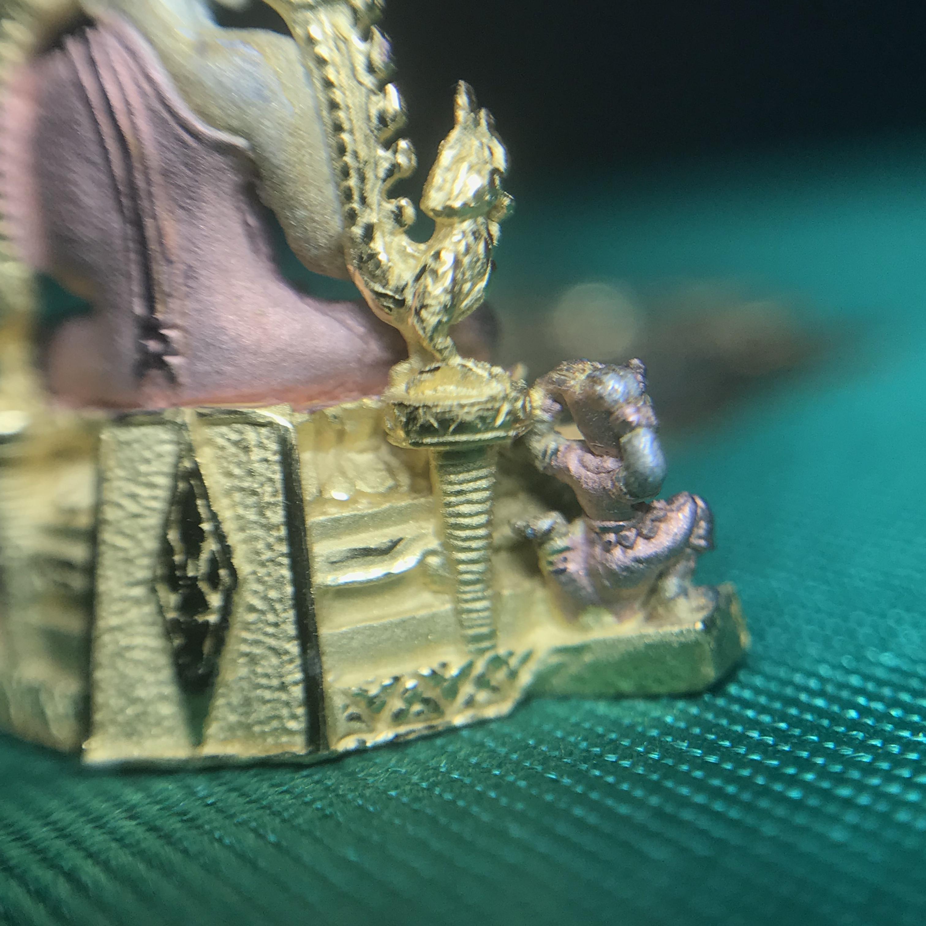 พระพุทธชินราช ภปร. ในวโรกาสพระราชพิธีมหามงคล เฉลิมพระชนมายุ6รอบ 5ธันวาคม2542) เนื้อเงินสามกษัตริย์ พิมพ์ขนาดกลาง พร้อมกล่องบรรจุ