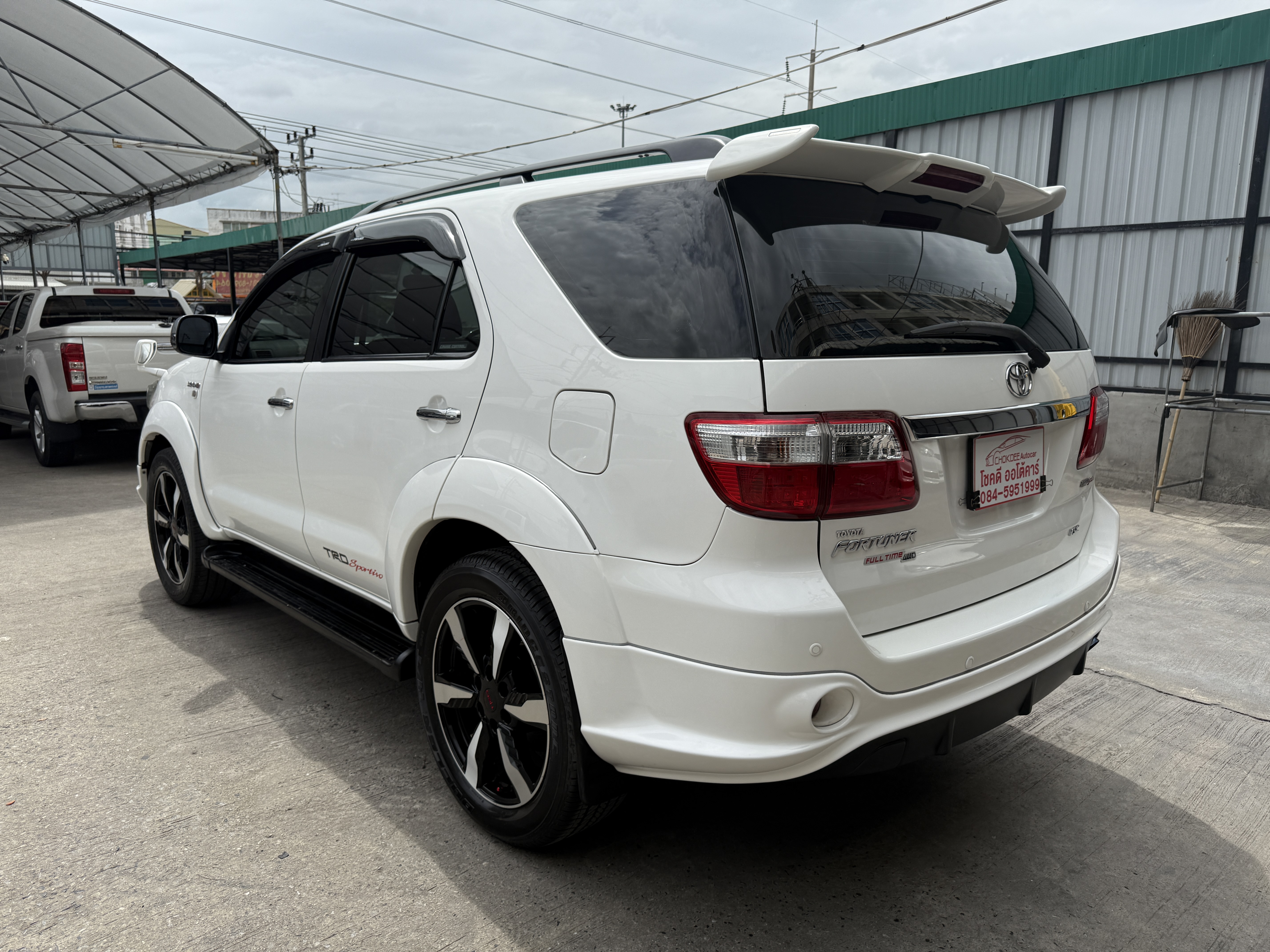 Toyota Fortuner 3.0 V 4WD TRD Sportivo At 2011 ขาว