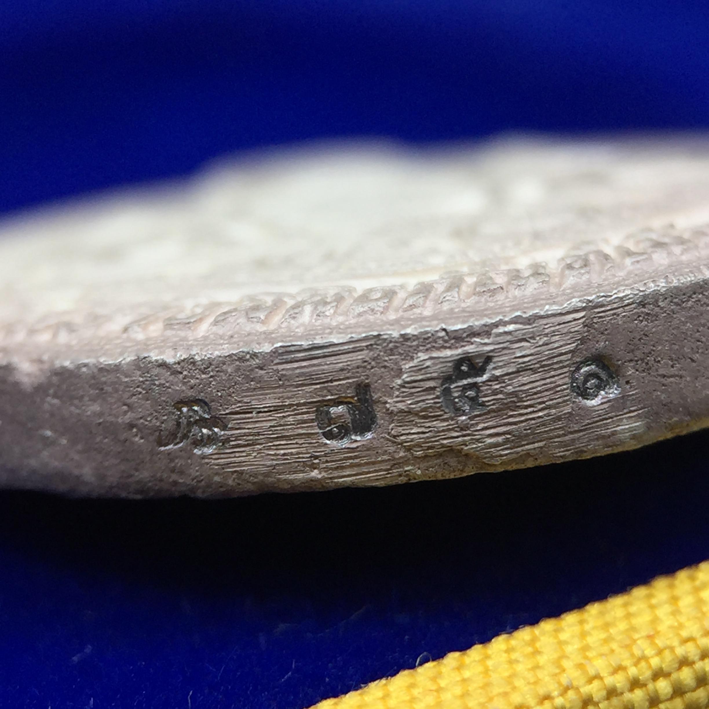 เหรียญรูปเหมือนพระญาณวิทยาคมเถร (หลวงพ่อคูณ ปริสุทโธ)ชุดกาญจนาภิเษกครองราชย์ครบ 50 ปี เนื้อเงิน วัดบวรนิเวศวิหาร ปี พ.ศ. 2538(จัดสร้างได้เหมือนหลวงพ่อคูณมาก มีรายละเอียดและความคมชัดสูง ลูกศิษย์ท่านไม่ควรพลาด วิจิตรศิลป์และพุทธศิลป์งดงาม)พิธีใหญ่