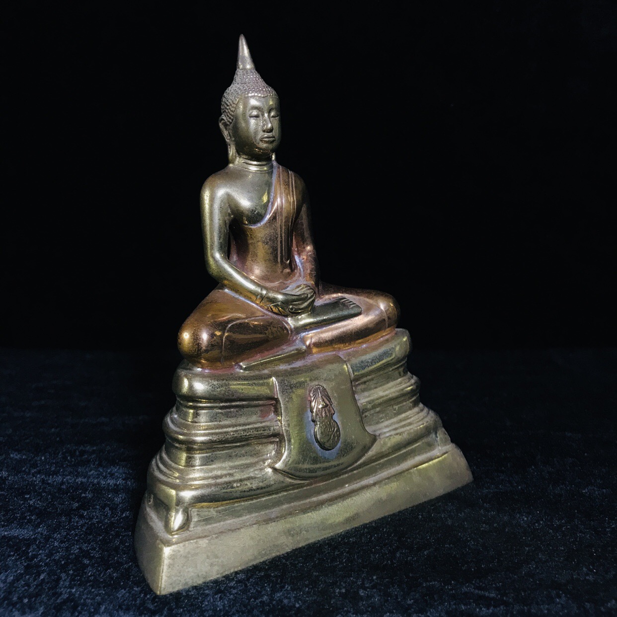 พระบูชาพระพุทธโสธร ภปร. รุ่นย้อนยุค ปี2539 กาญจนาภิเษกครองราชสมบัติครบ 50ปี หน้าตัก3นิ้ว เนื้อสามกษัตริย์ หมายเลข00718