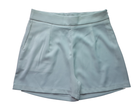 กางเกงขาสั้นเอวสูงผ้าฮานาโกะ สีขาว กระเป๋าขวา ซิปซ้าย Size S M L XL