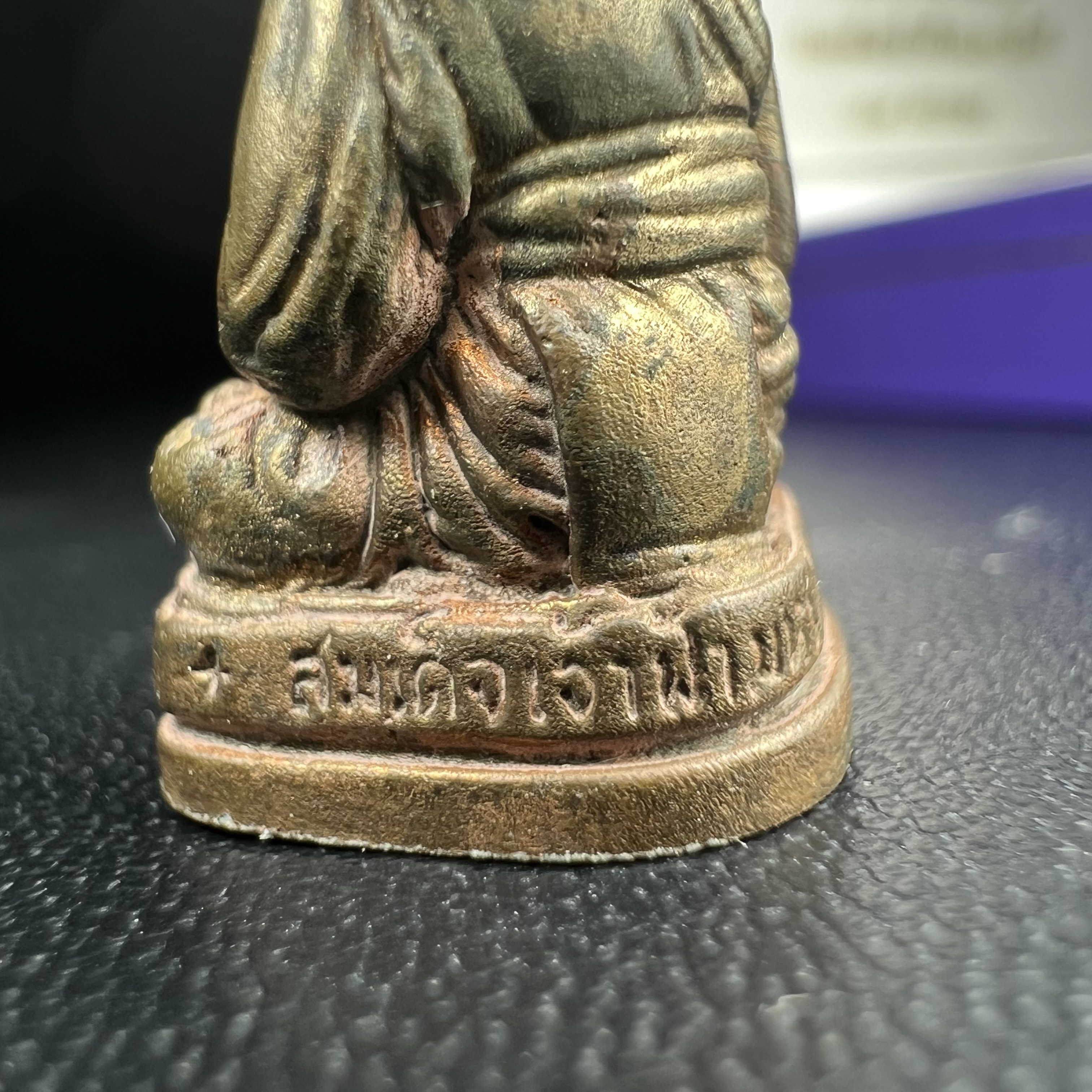 หลวงพ่อทวด สธ. รุ่นสมเด็จเจ้าฟ้ามหาจักรี 48พรรษา จัดสร้างโดยสภากาชาดไทย ปี2546 (รูปหล่อขนาดห้อยคอ) ) เนื้อนวโลหะ(ขนาดกลาง 1.5*2.2 ซม.)พุทธาภิเษก ณ วัดช้างให้ จังหวัดปัตตานี พร้อมกล่องบรรจุเดิมสวยงาม