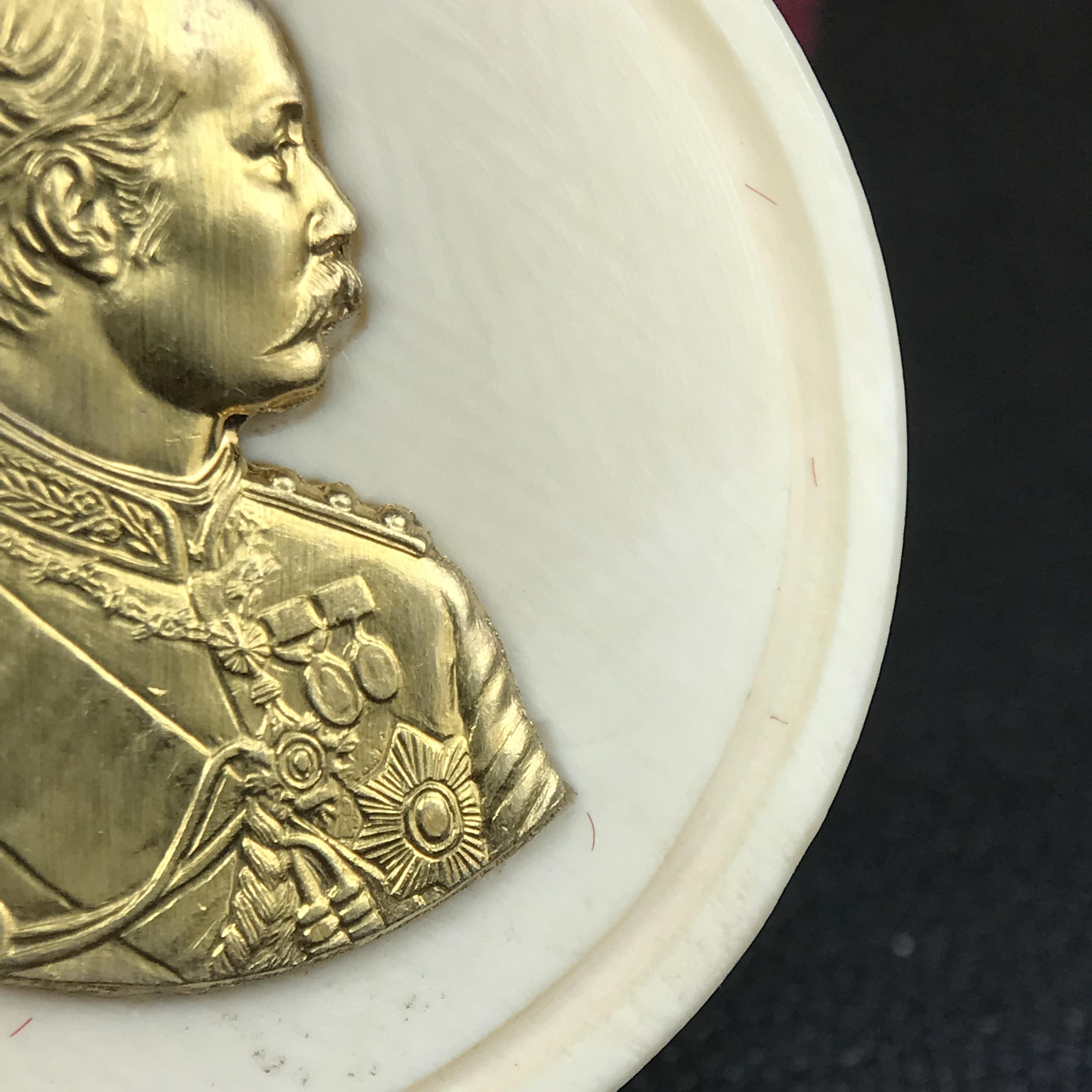 เหรียญรัชกาลที่ 5 คชสารหมื่นปี หลวงพ่ออุตตมะ วัดวังก์วิเวการาม ปี 2540 พิมพ์ใหญ่ขนาด 3.0 ซม. หน้ากากทองคำบริสุทธิ์ 99.99% (ผิวสวยเดิม)พร้อมกล่องบรรจุเดิมและใบรับรองเดิมครบ(ควรคู่ผู้รู้คุณค่า ด้วยวัตถุมงคล เสริมบุญญาบารมี)