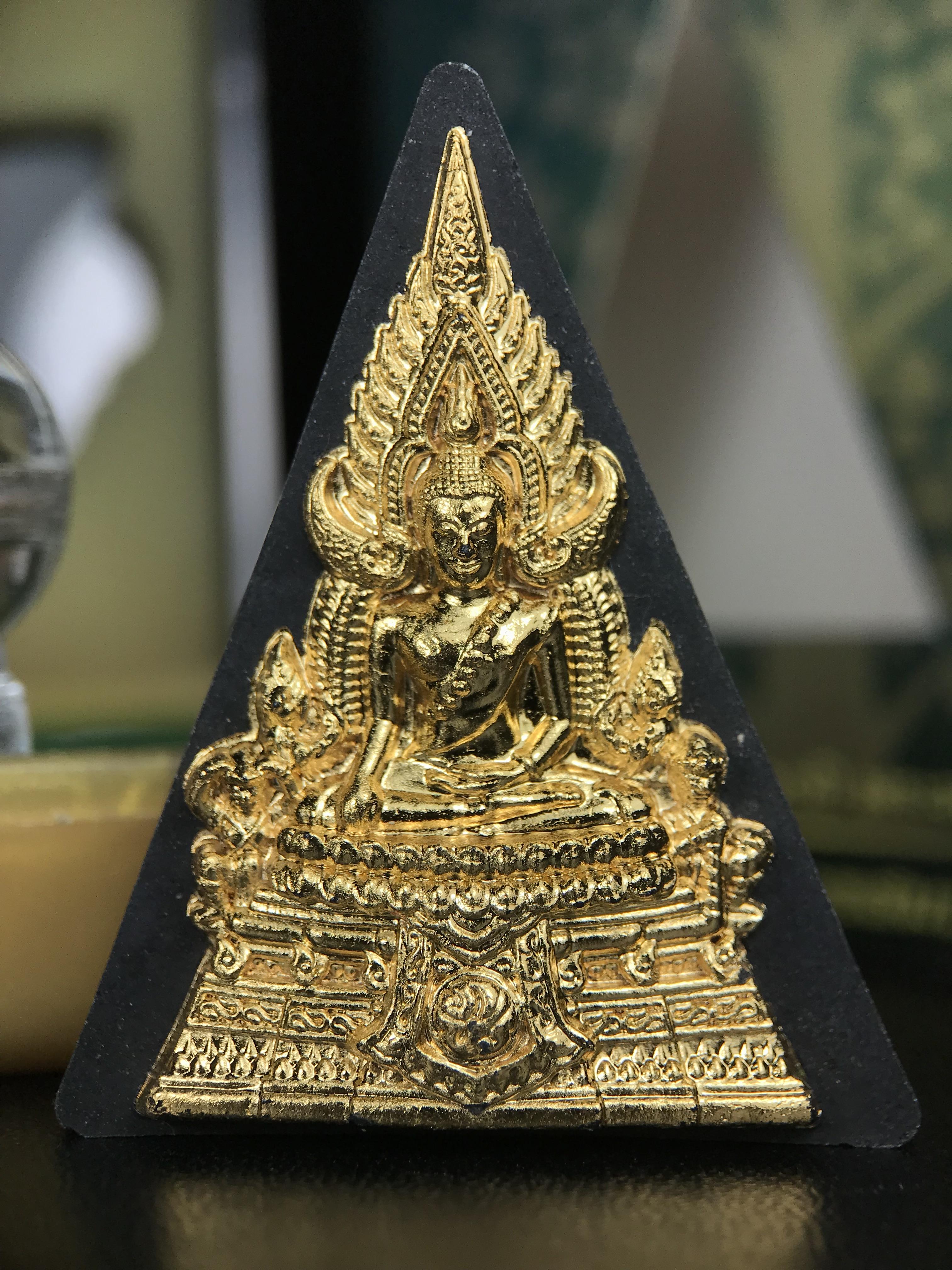 พระพุทธชินราช ภปร. 84พรรษา เนื้อผงปิดทองด้านหน้า หลัง ภ.ป.ร. เนื้อทองคำ(2.6 กรัม) (พระราชทานมวลสาร จิตรลดาและเส้นพระเจ้า(เส้นผม)ในหลวงรัชกาลที่9)พุทธศิลป์ทรงคุณค่าอีกหนึ่งรุ่นยอดนิยม(องค์หมายเลข ๑๑๐๙)1 ใน 3000 องค์ หายาก