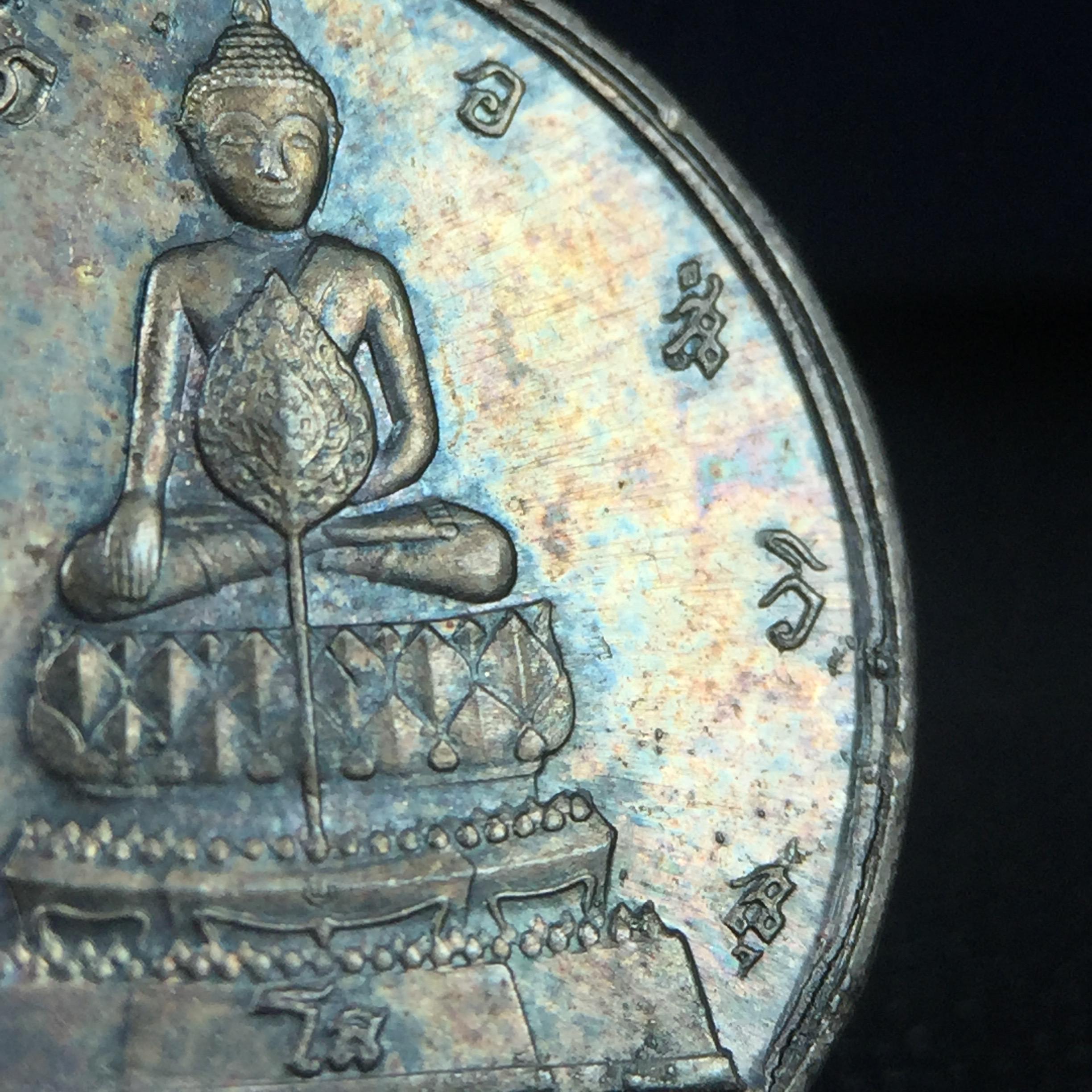 เหรียญพระชัยหลังช้าง ภปร. ครบ 5 รอบ ในหลวงรัชกาลที่9 พ.ศ.2530 พิมพ์เล็ก เนื้อเงิน(หนัก 2 สลึง)(สภาพผิวเดิมขึ้นสีรุ้งธรรมชาติสวยมาก)หายาก สภาพสวยเดิมพร้อมกล่องบรรจุเดิมครบสมบูรณ์(พิธีใหญ่ รุ่นยอดมนิยม)