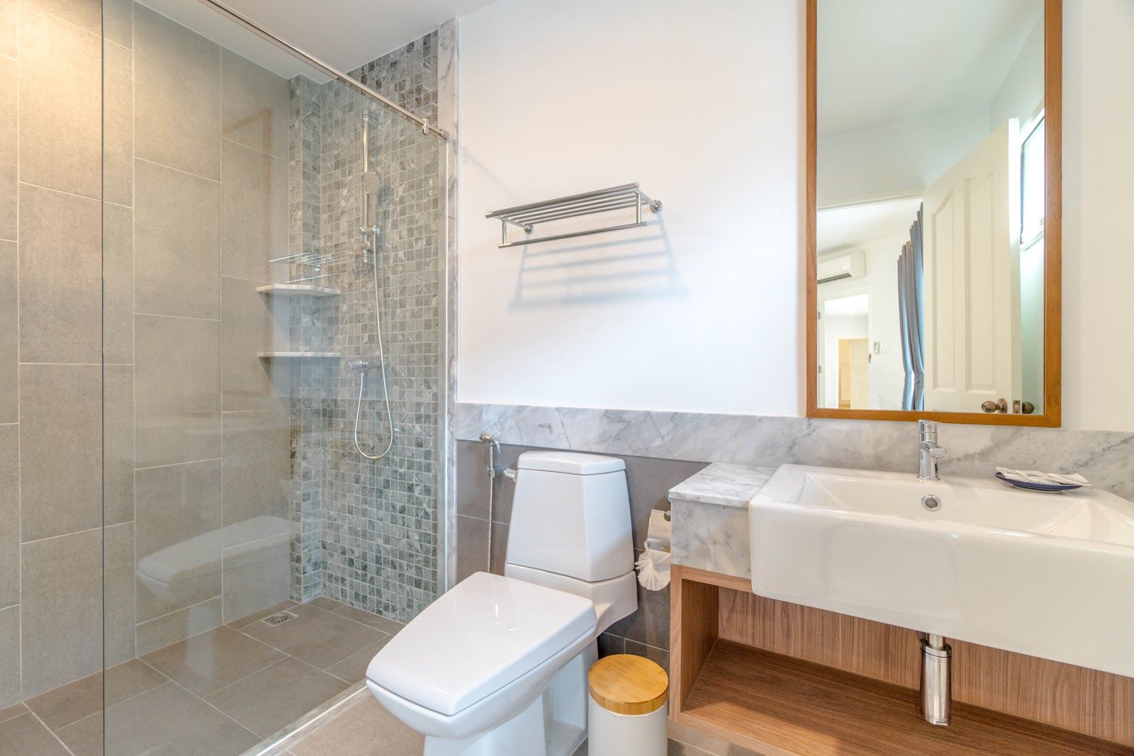 For Rent : Rawai, Jacuzzi Pool Villa, 4 bedrooms 4 Bathrooms, Pool view.