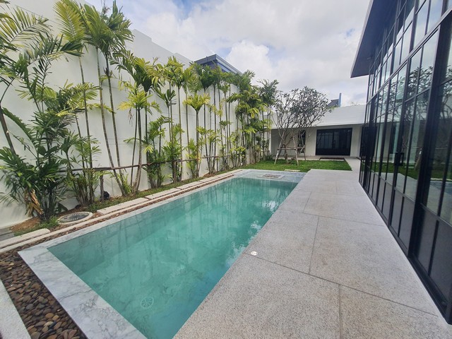 For Sales : Bangtao, Luxury Pool Villa @Pasak soi 8 3 bedrooms 3 Bathrooms, Pool view.