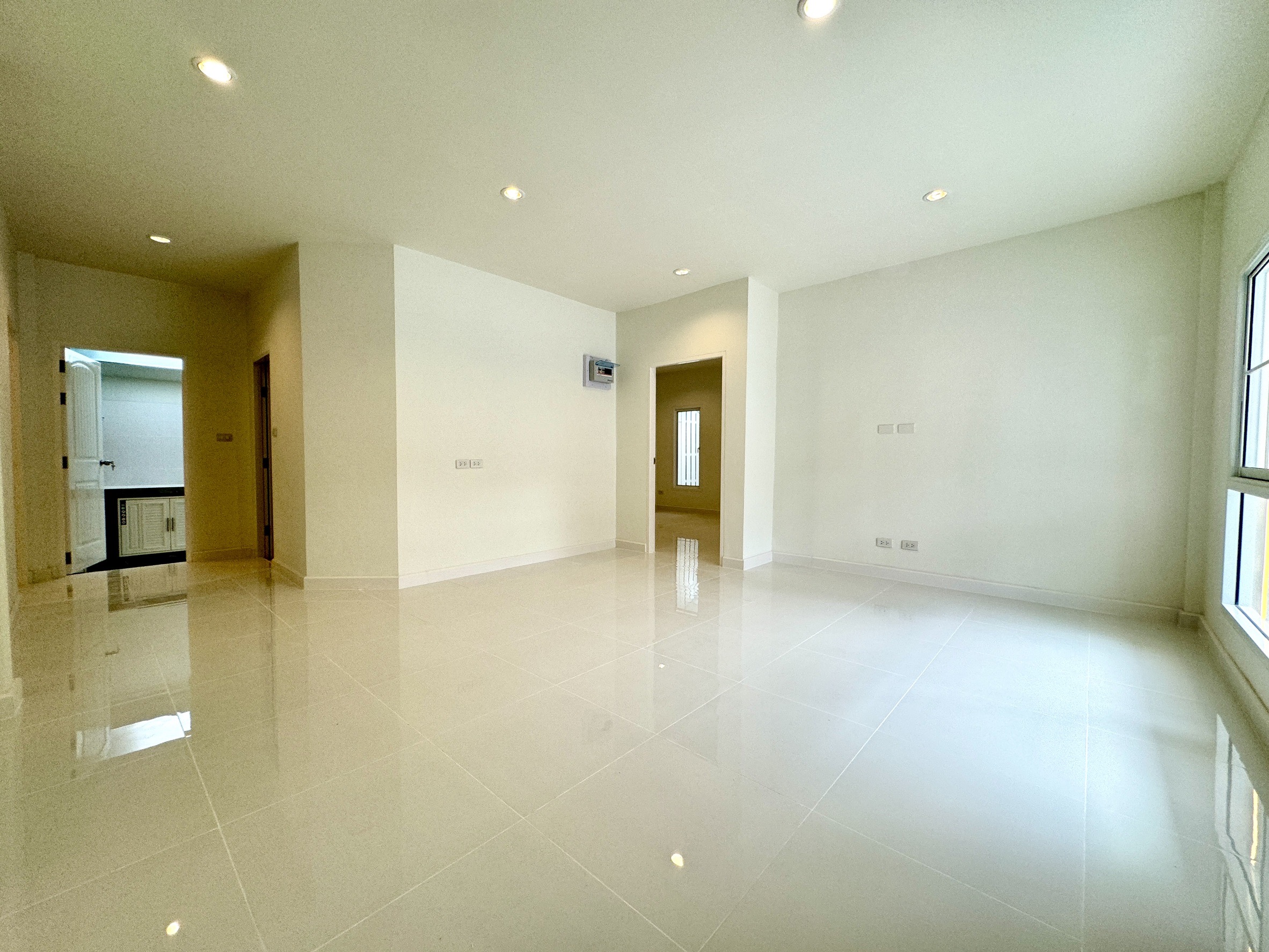 For Sale : Bypass, One-story semi-detached house, 3 Bedrooms 2 Bathrooms