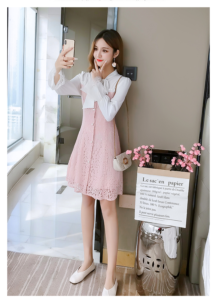 ชุดเดรสสั้นผ้าลูกไม้สีชมพูต่อผ้าโพลีเอสเตอร์สีขาวตัวเสื้อ คอผูกโบว์ แขนยาว ชุดทรงปล่อย สวยน่ารัก