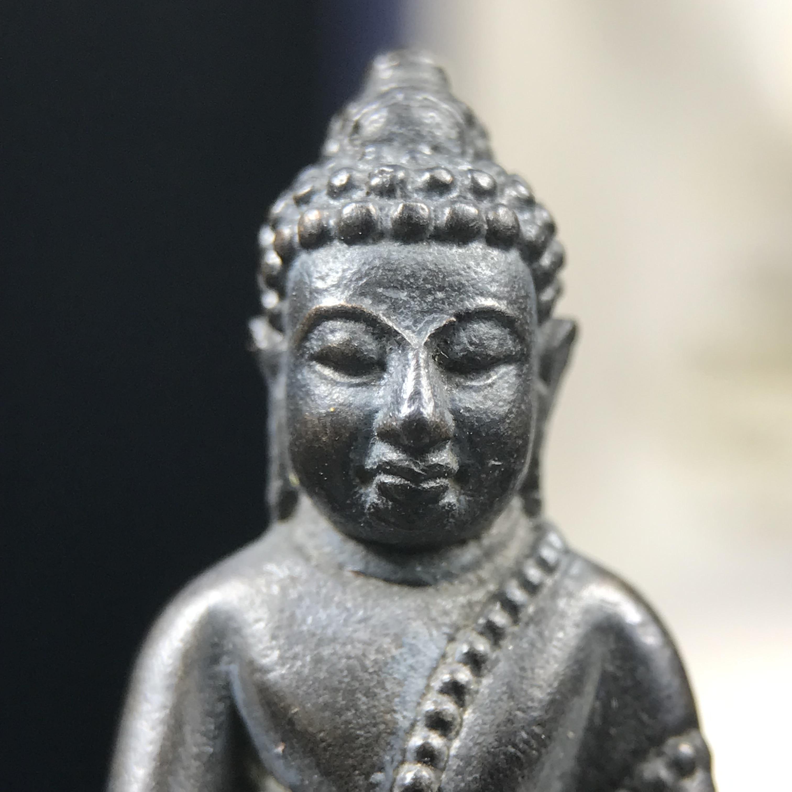 พระกริ่งนวปทุม ภปร. วัดปทุมวนาราม ปี 2535 เนื้อนวโลหะ(เข้มขลัง สวย งดงาม) ขนาดสูง 3.7 ซม. พร้อมกล่องพิเศษบรรจุเดิมครบสมบูรณ์ (ในหลวงรัชกาลที่9เสด็จเททอง)(1ใน3000องค์)นิยมหายาก