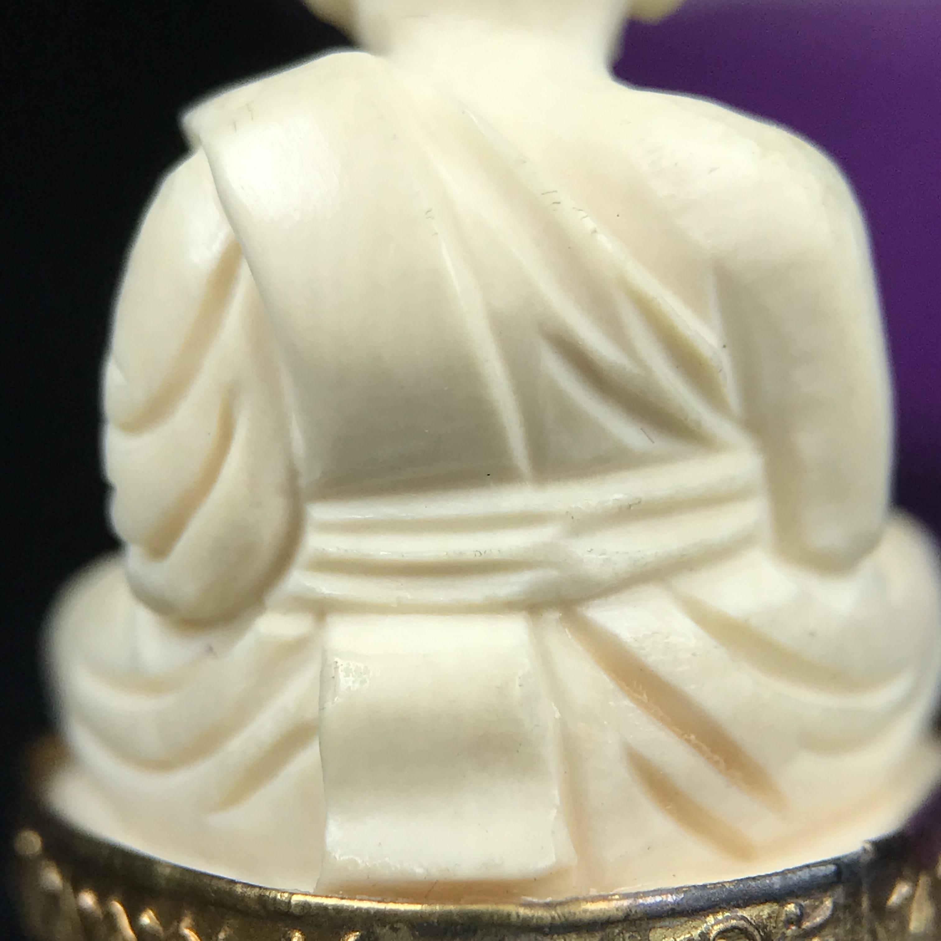 สมเด็จหลวงพ่อทวด รุ่นคชสารหมื่นปี (ศิลปาชีพ) วัดช้างให้ ปี 2541โดยมีท่าน อ.นอง วัดทรายขาว เป็นเจ้าพิธี และมีเกจิร่วมปลุกเสก 108 รูป บรรจุผงว่านเก่าและดินกากยายักษ์(พิมพ์ลอยองค์ฐานทองคำโค๊ตทองคำ)พร้อมกล่องบรรจุครบ นิยมหายาก**ผิวสวยงานแกะพุทธศิลป์สวยงดงาม**