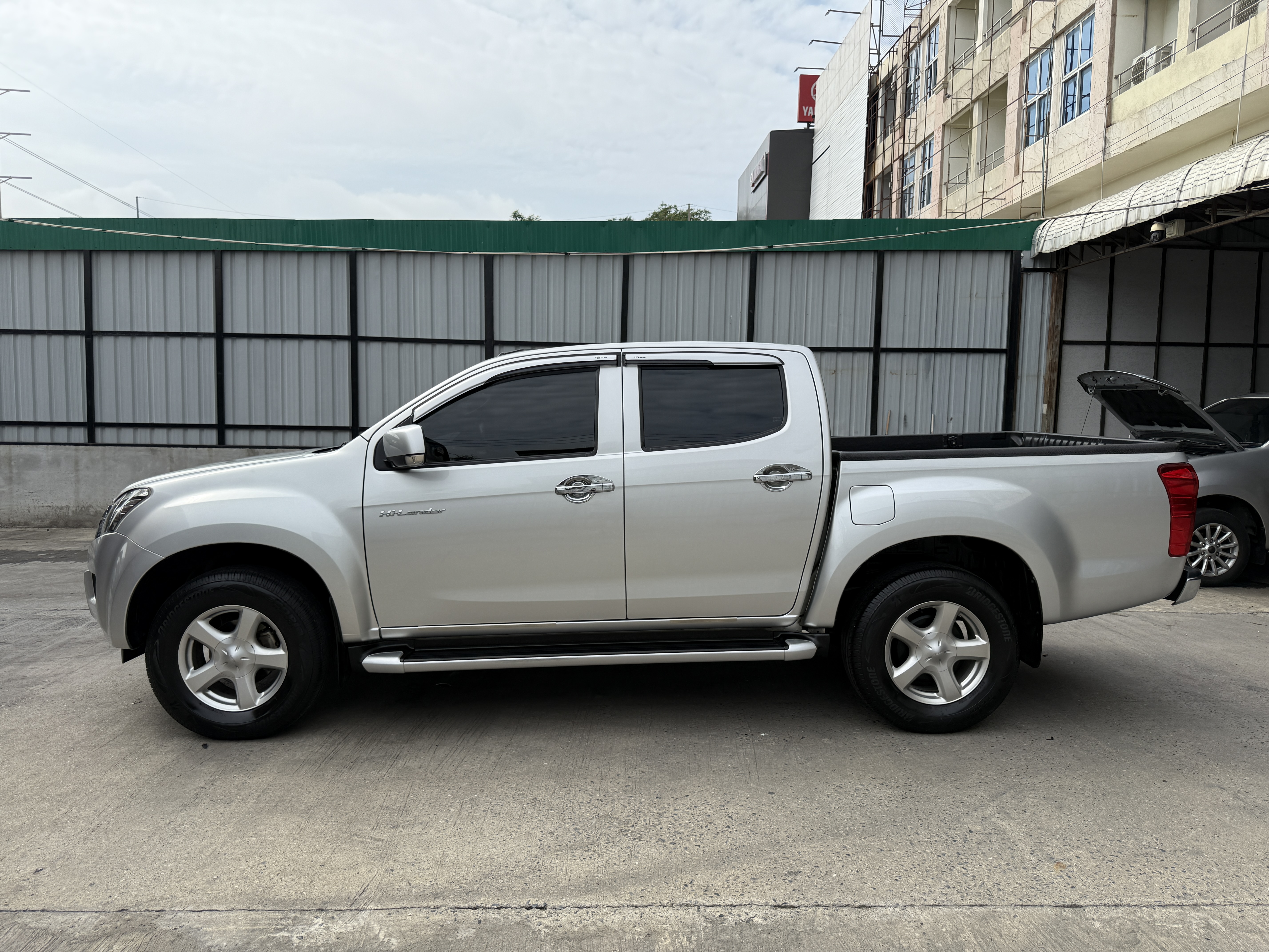 Isuzu Dmax All New 4ประตู Hilander 2.5 Vgs Z Dvd 2013 เงิน