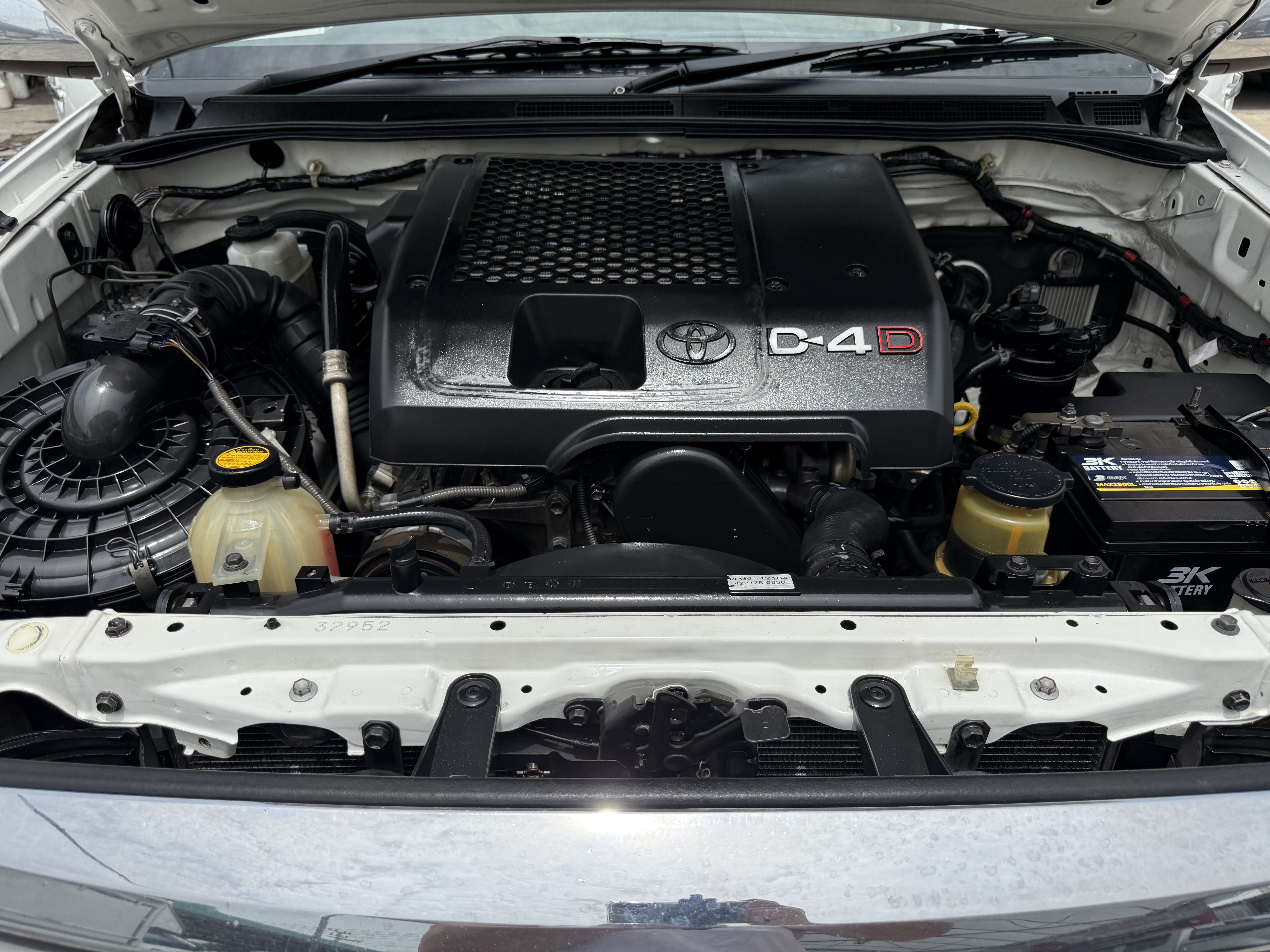 Toyota Fortuner 3.0 V 4WD TRD Sportivo At 2011 ขาว