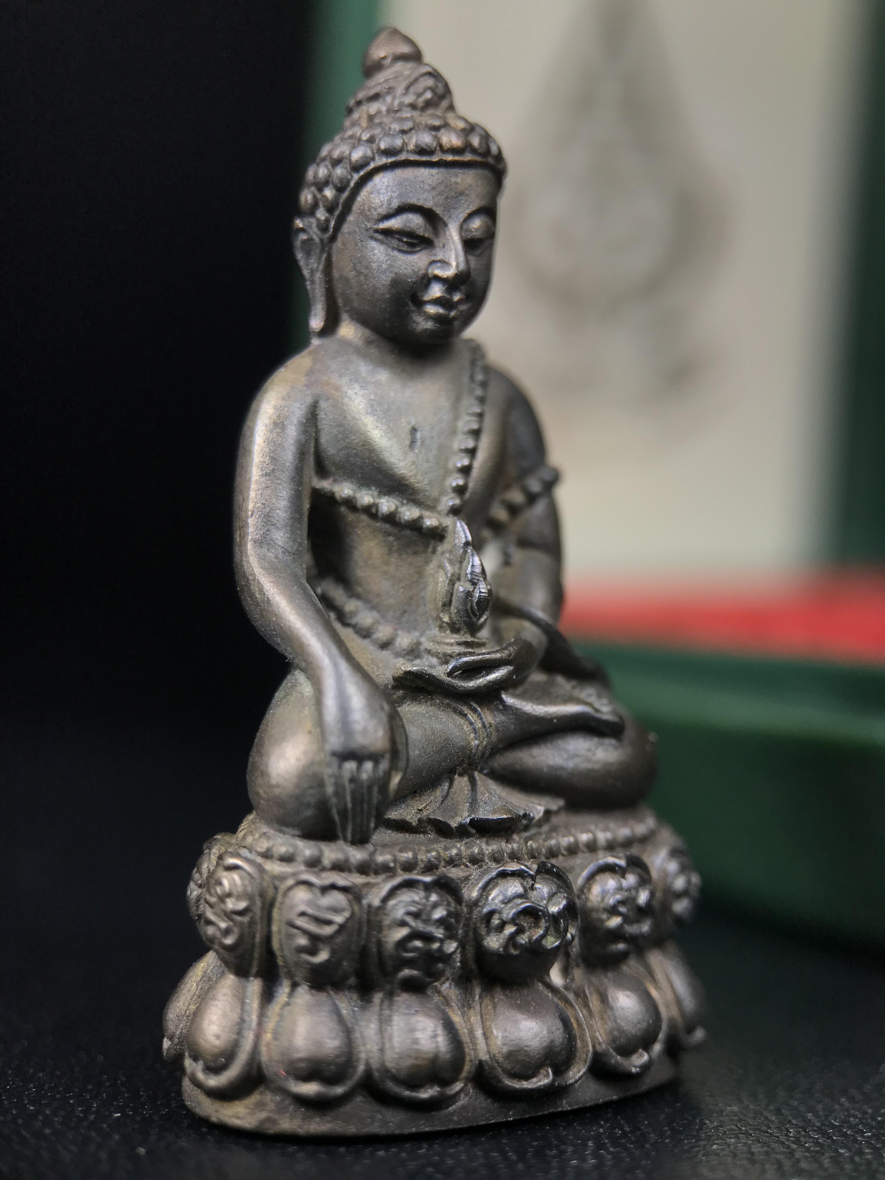 พระกริ่งวาสนา สมเด็จพระสังฆราช(วาสน์)วัดราชบพิธฯ ปี 2531 เนื้อนวโลหะ สร้างเป็นที่ระลึกในคราวที่สมเด็จพระอริยวงศาคตญาณ สมเด็จพระสังฆราช(วาสน์ วาสโน)มีพระชนมายุครบ90พรรษา(ในหลวง ร.9 เสด็จในพิธี)งานแกะแม่พิมพ์โดย นายช่างเกษม มงคลเจริญ)(1ใน1991องค์)