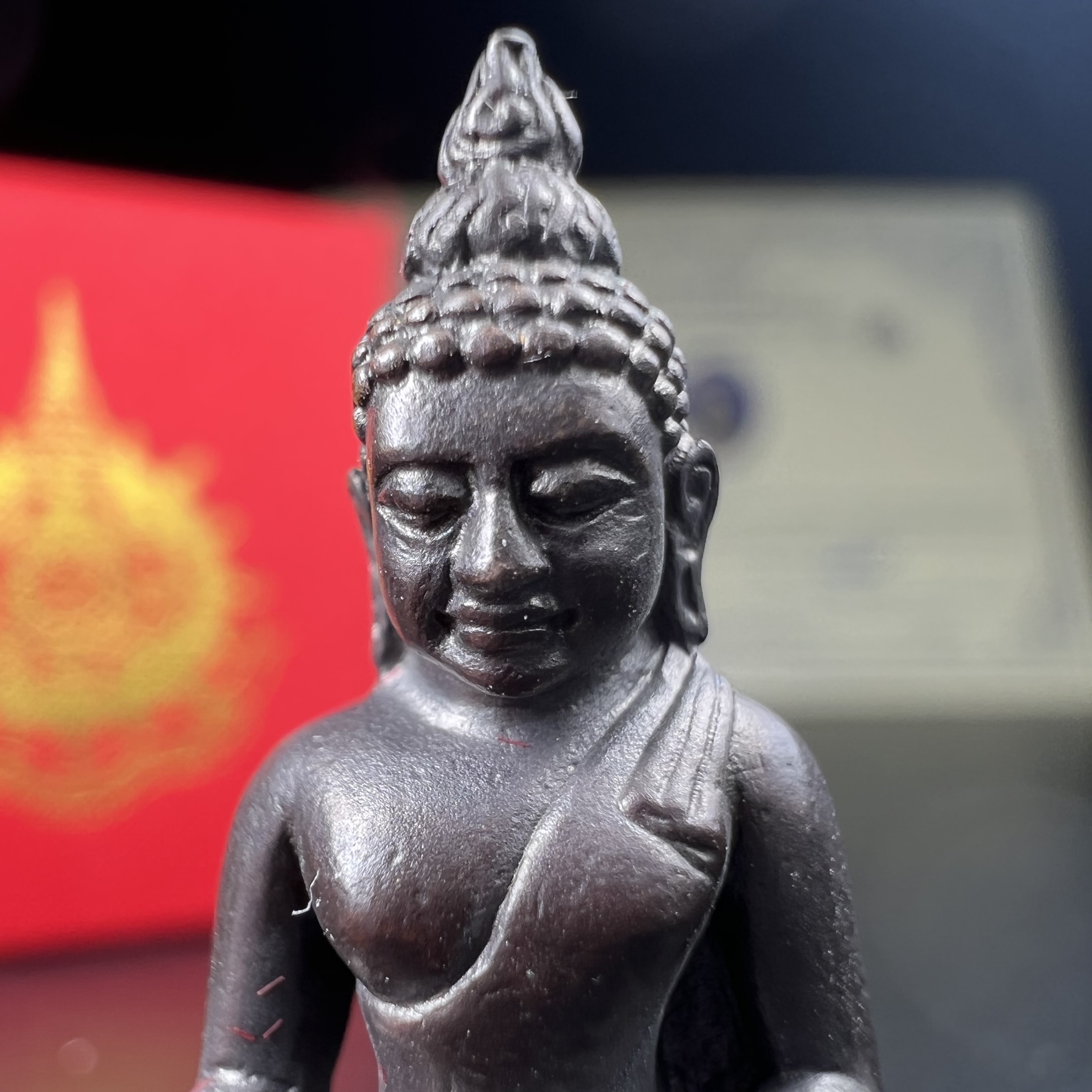 พระกริ่งไพรีพินาศ เฉลิมพระเกียรติ พระบาทสมเด็จพระเจ้าอยู่หัวรัชกาลที่9 พระชนมพรรษา 6 รอบ ปี2542 เนื้อนวโลหะผสมทองคำ(บรรจุเหล็กไหล)ดีนอก-ดีใน***องค์นี้สภาพสวยครบสมบูรณ์ มาพร้อมกล่องเดิมและใบรับรองจากผู้จัดสร้างแบบนี้หายากมาก***