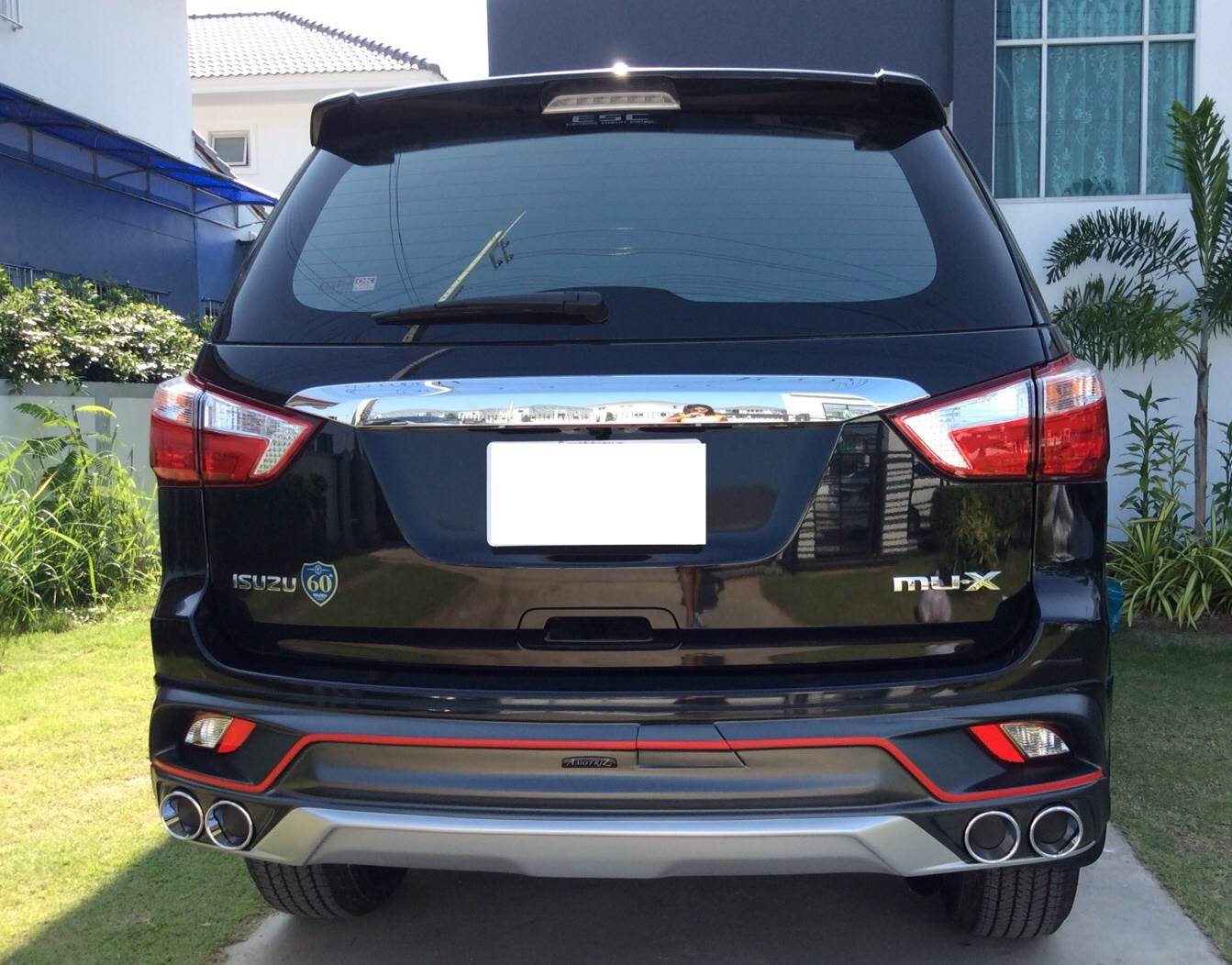 Isuzu MU-X 2017 body kits with four exhaust pipes by Amotriz