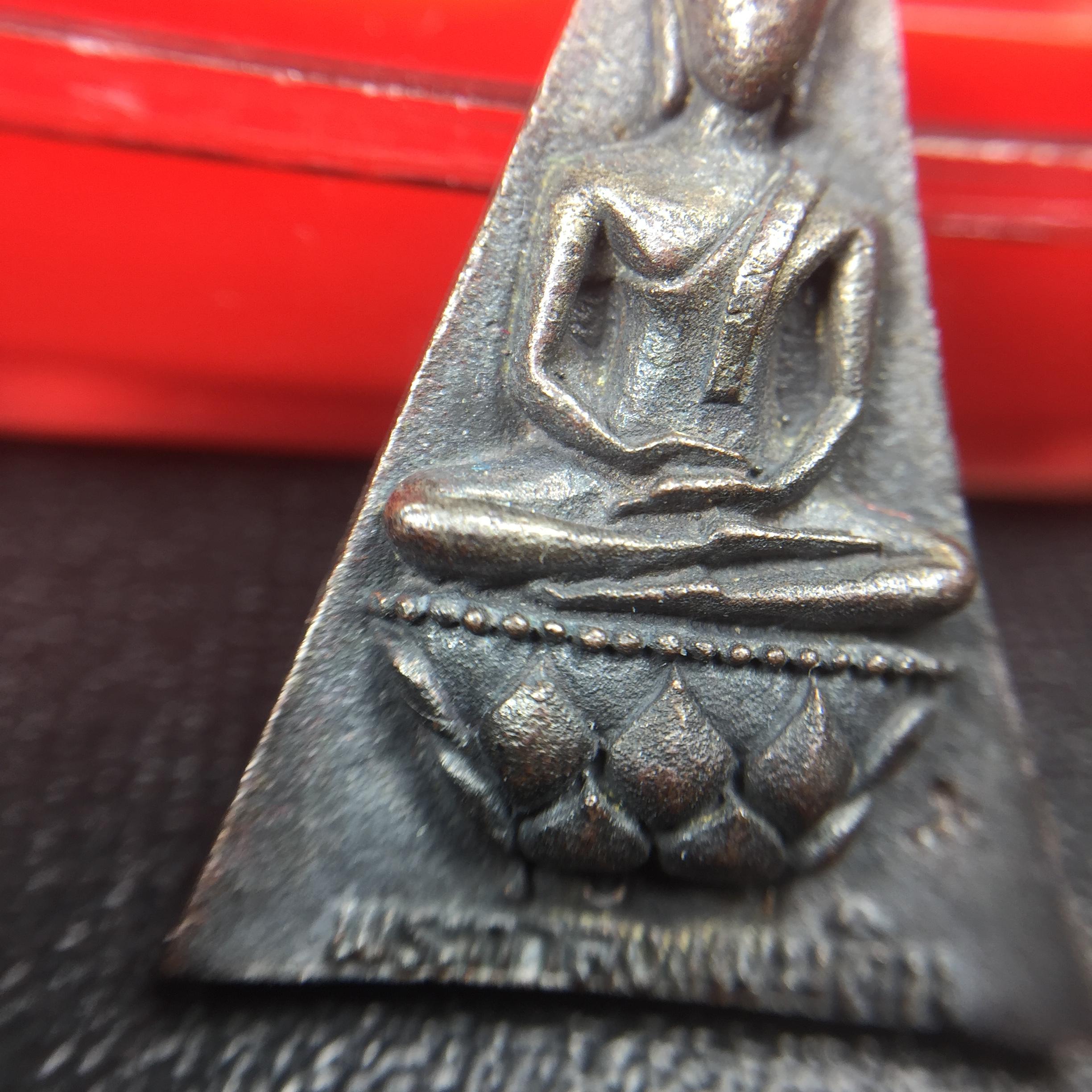 พระกำลังแผ่นดิน (สมเด็จจิตรลดา2) จัดสร้างเฉลิมพระเกียรติ ร.9 ครองราชย์ 50 ปี 2539 เนื้อเงิน+เนื้อนวโลหะ(สร้างน้อยหายาก)พร้อมกล่องบรรจุเดิม(1ใน2539องค์)