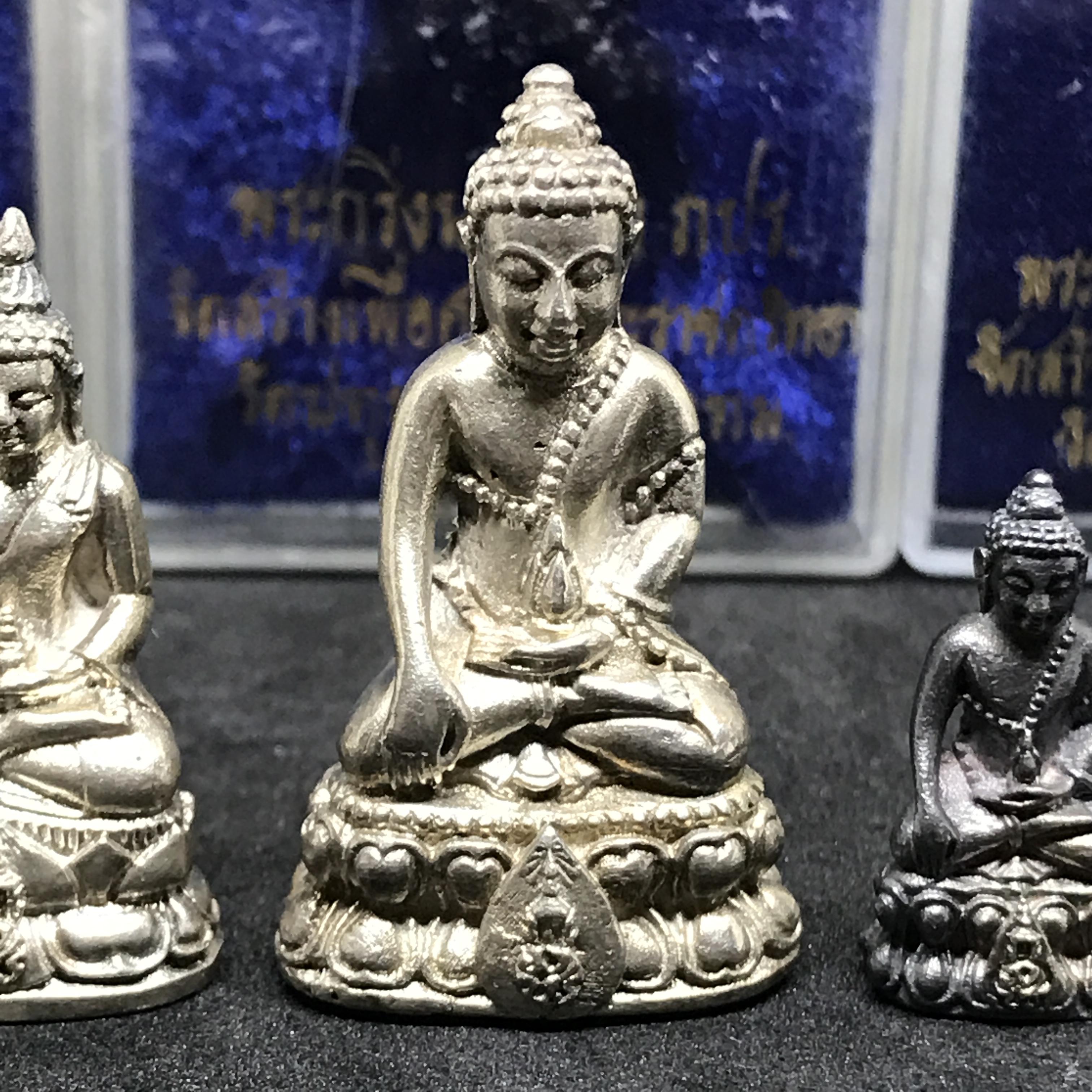 พระกริ่ง-พระชัยวัฒน์-พระกริ่งไพรีพินาศ ภปร รุ่นแรก วัดปทุมวนาราม เนื้อเงิน ปี2535(ในหลวงรัชกาลที่9เสด็จเททอง)