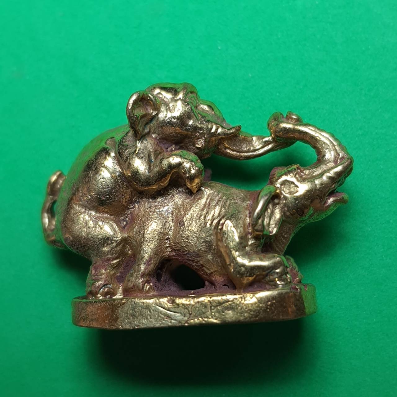 ของเสน่ห์ ช้างผสมโขลง เนื้อทองเหลือง เลี่ยมกรอบ ช้างผสมโขลง ช้างมงคล