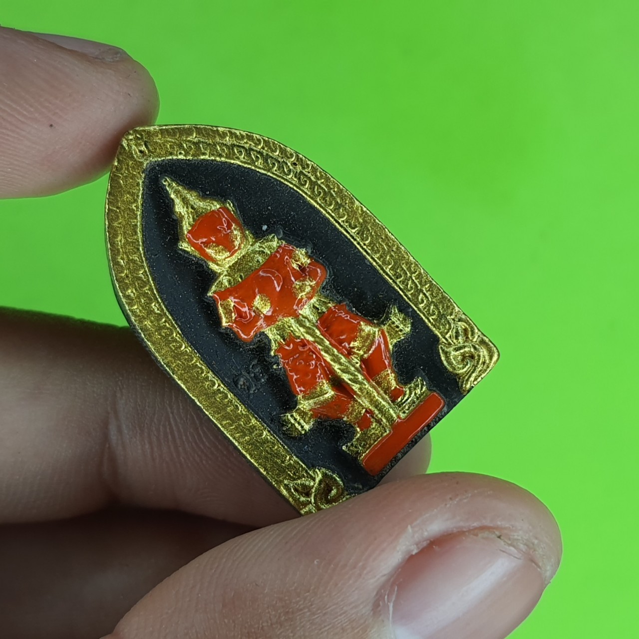 พระเครื่อง ท้าวเวสสุวรรณ เลี่ยมกรอบสีดำ แต่ง สีส้ม รุ่น แก้ปีชง รวยไม่จบ จนไม่เป็น ภัยไม่มี ท้าวเวสสุวรรณ พระแท้ ท้าวเวสสุวัณ