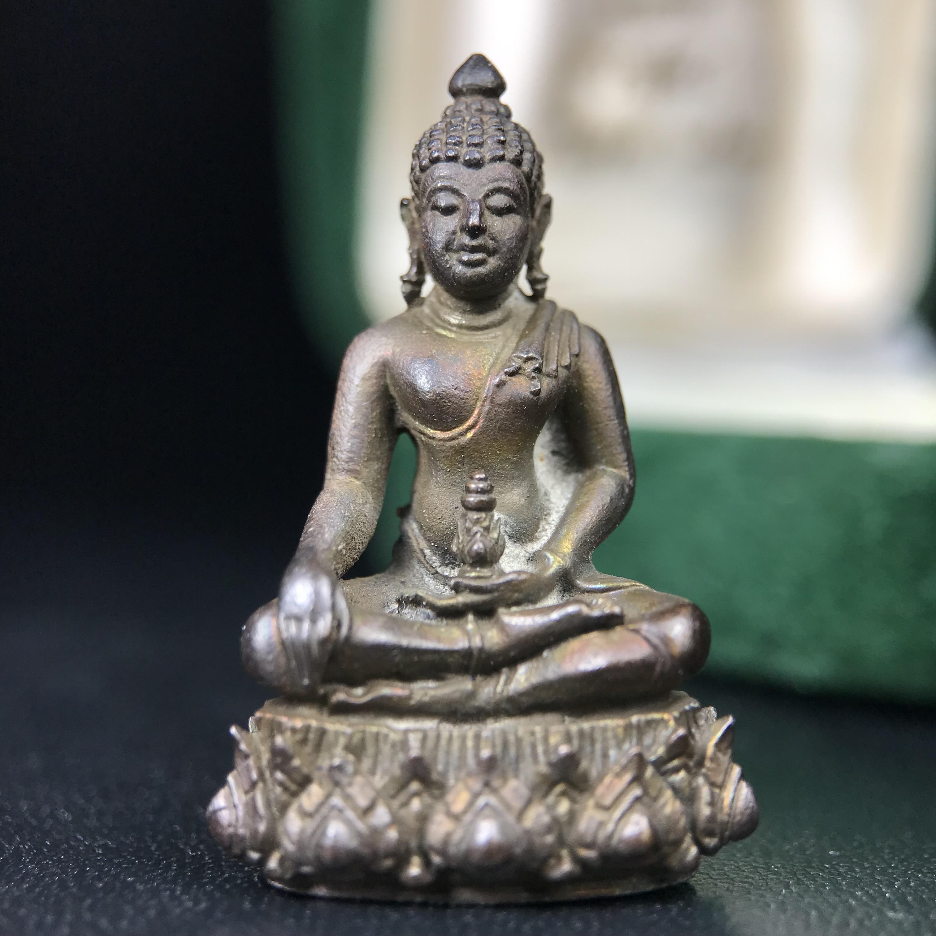 พระกริ่งวาสนา(รุ่นแรก) 80 พรรษา สมเด็จพระสังฆราช (วาสน์) วัดราชบพิธฯ ปี2521 เนื้อนวโลหะ(ตอกโค๊ตพระปิดตา) โดยมีหลวงปู่โต๊ะ วัดประดู่ฉิมพลีร่วมปลุกเสก พร้อมกล่องบรรจุเดิม(รุ่นแรก คอตั้งตรงได้สัดส่วน หายาก)