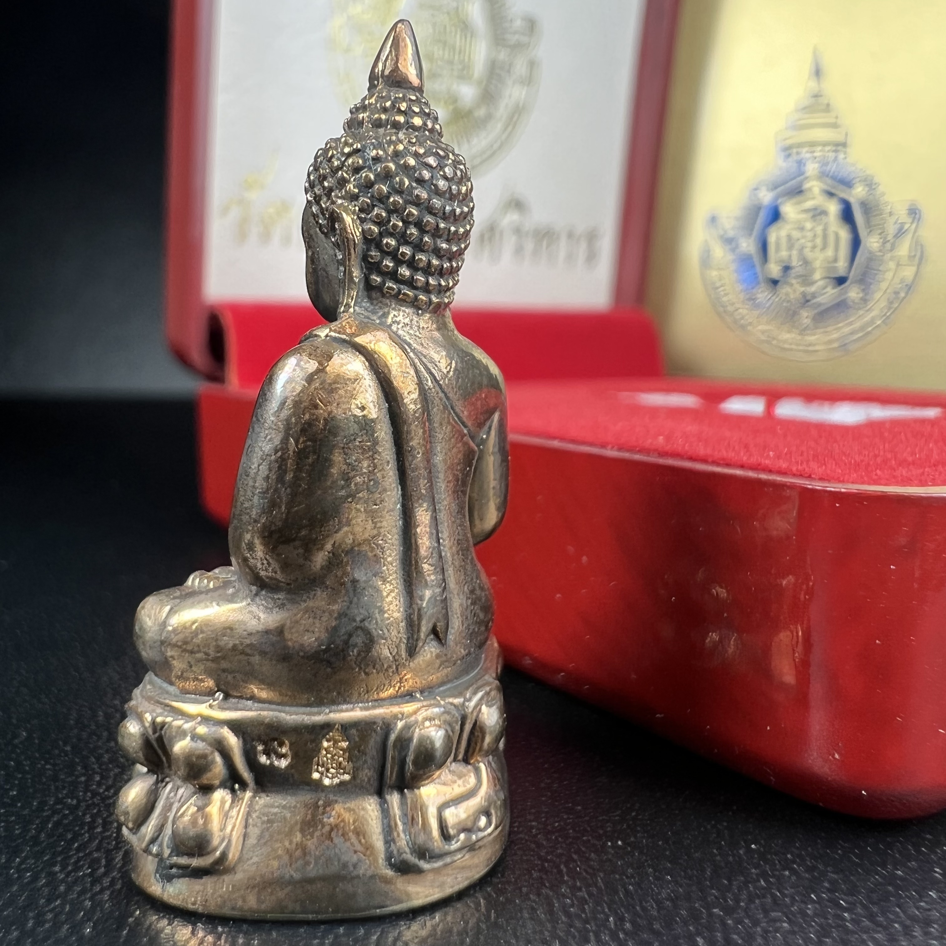 พระกริ่ง 8 รอบ ญสส. 96 พรรษา สมเด็จพระญาณสังวร สมเด็จพระสังฆราช สกลมหาสังฆปรินายก วัดบวรนิเวศวิหาร ปี 2552 เนื้อนวโลหะเต็มสูตรแก่ทองคำ(1 ใน 2999 องค์)