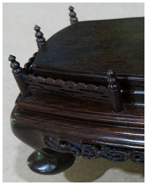 💥SALE!💥กี๋หรือฐานไม้มีซุ้มรั้ว สี่เหลี่ยมผืนผ้า หน้าท๊อปยาว21cmx8.5cm