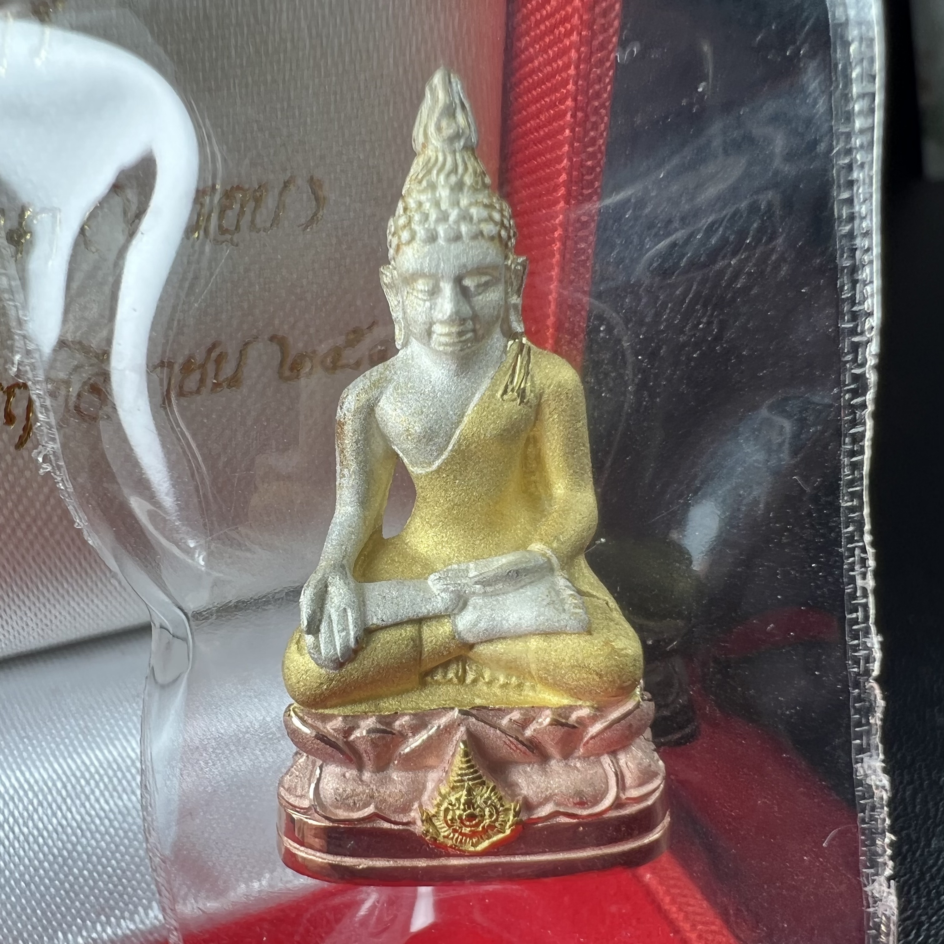 พระไพรีพินาศ รุ่นมหามงคล 72 พรรษา (6 รอบ) ในหลวงรัชกาลที่9 ปี2542 พิมพ์ใหญ่ เนื้อเงินบริสุทธิ์ 99.9% ชุบสามกษัตริย์แบบพ่นทรายขัดเงาบางส่วน(สภาพสวยซีนซองเดิมกล่องบรรจุเดิมครบสมบูรณ์)1 ใน 1500 องค์