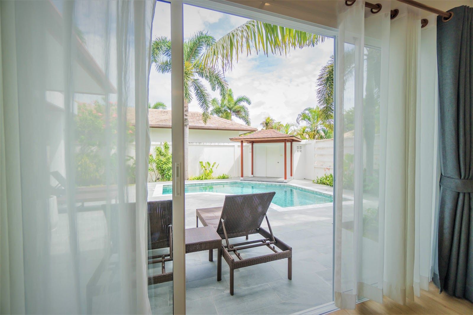For Rent : Rawai, Luxury Private Pool Villa, 2 bedrooms 2 Bathrooms, Pool view.