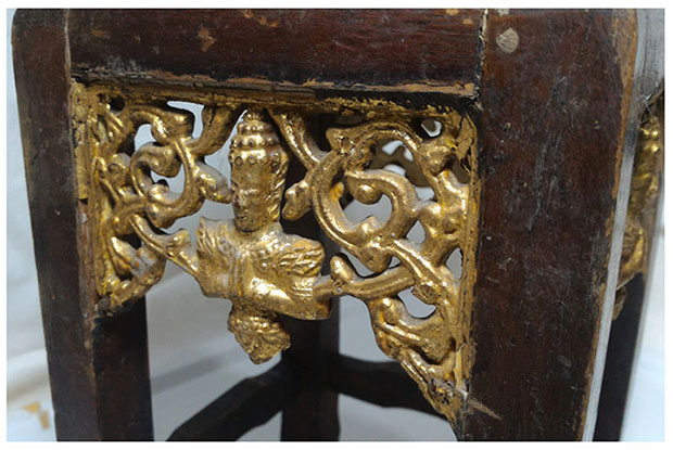 โต๊ะยอด หรือโต๊ะหมู่เดี่ยว เล็ก