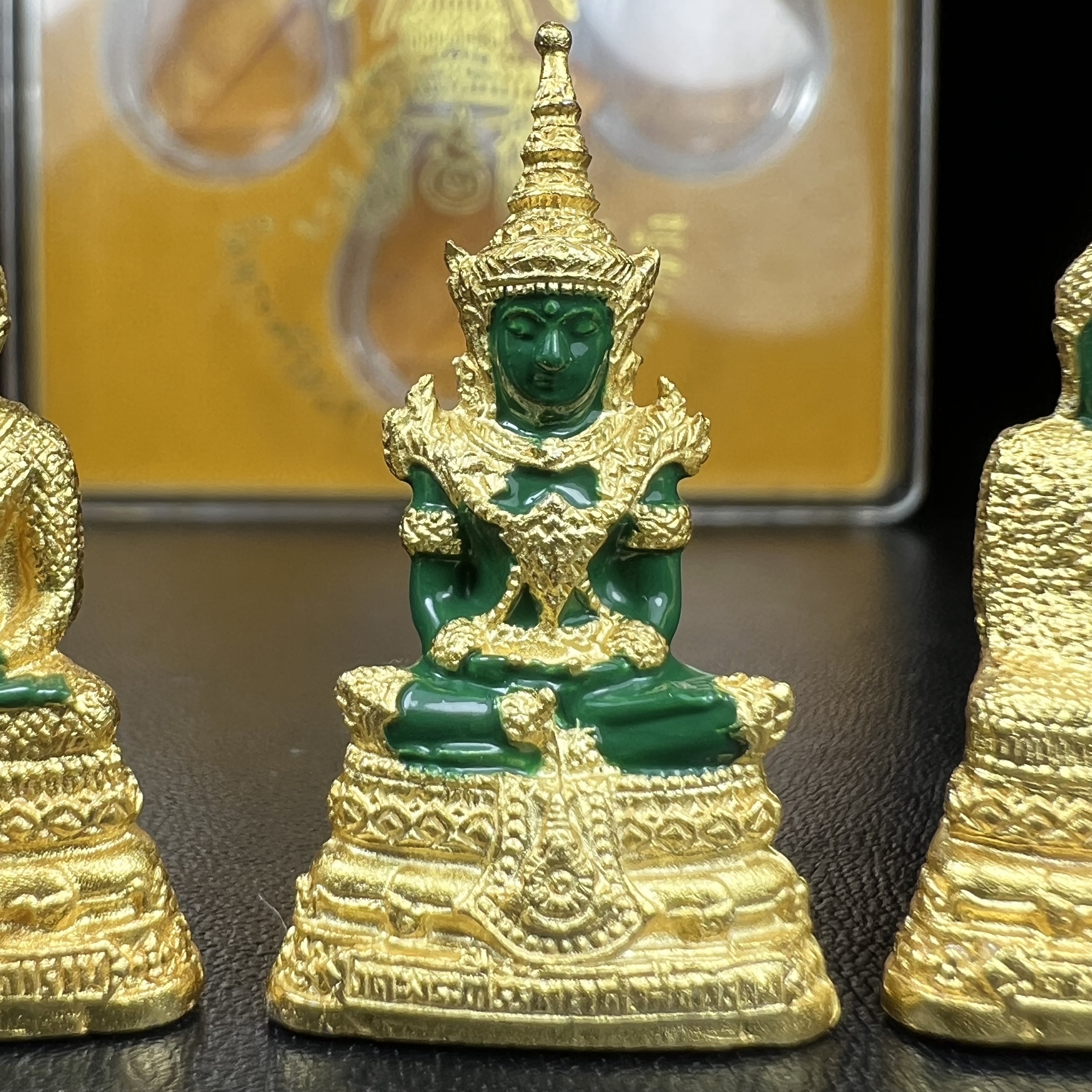 พระพุทธมหามณีรัตนปฏิมากร(พระแก้วมรกต) วัดพระศรีรัตนศาสดาราม สำนักพระราชวัง จัดสร้าง ชุด3 ฤดู ร้อน ฝน หนาว(บรรจุมวลสารใต้ฐาน)