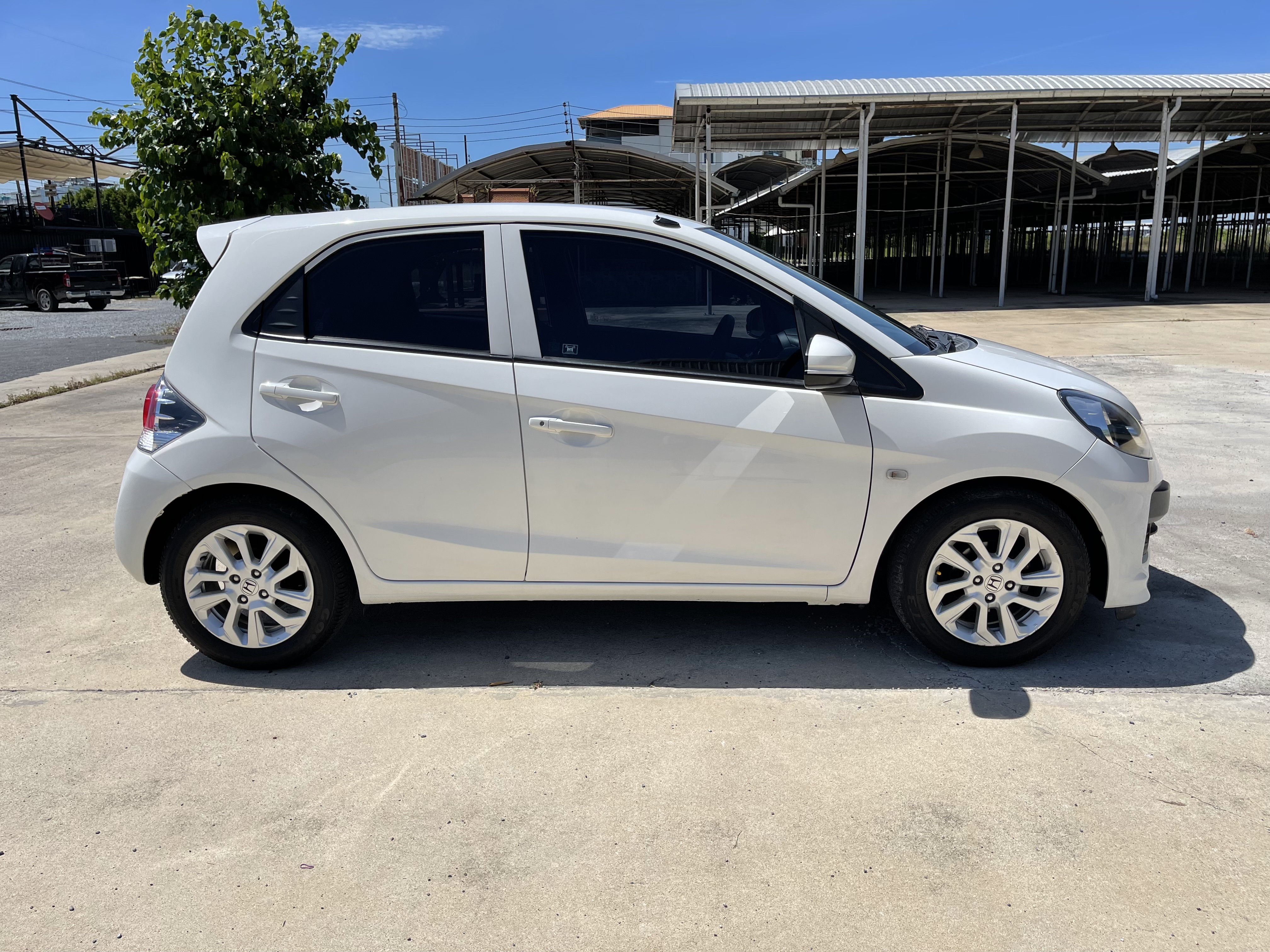 Honda Brio 1.2 V At 2015 ขาว